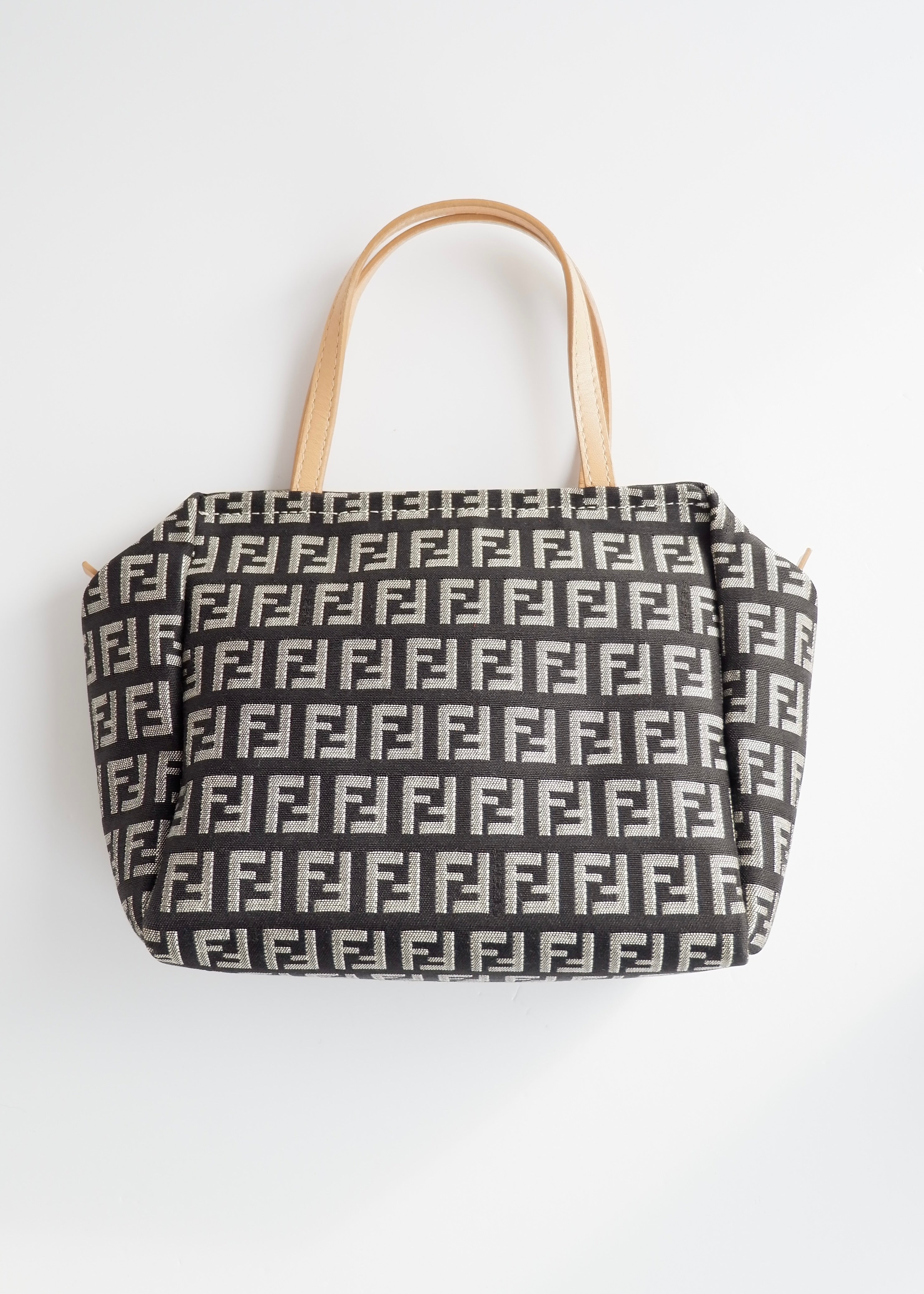 Authentique petit sac fourre-tout Fendi Zucchino noir/beige d'occasion