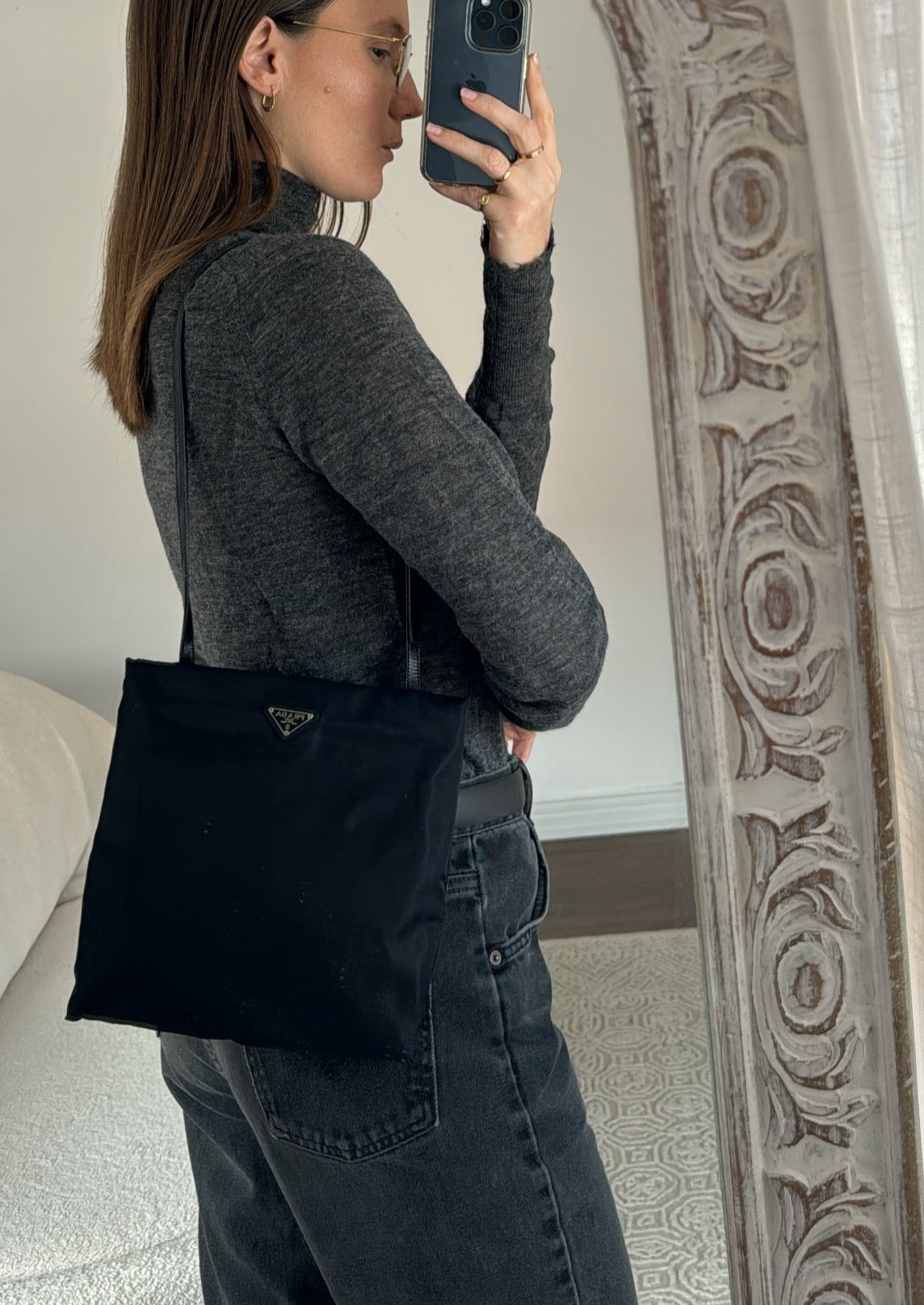 Sac à bandoulière Prada authentique d'occasion en nylon et cuir noir avec longue bandoulière