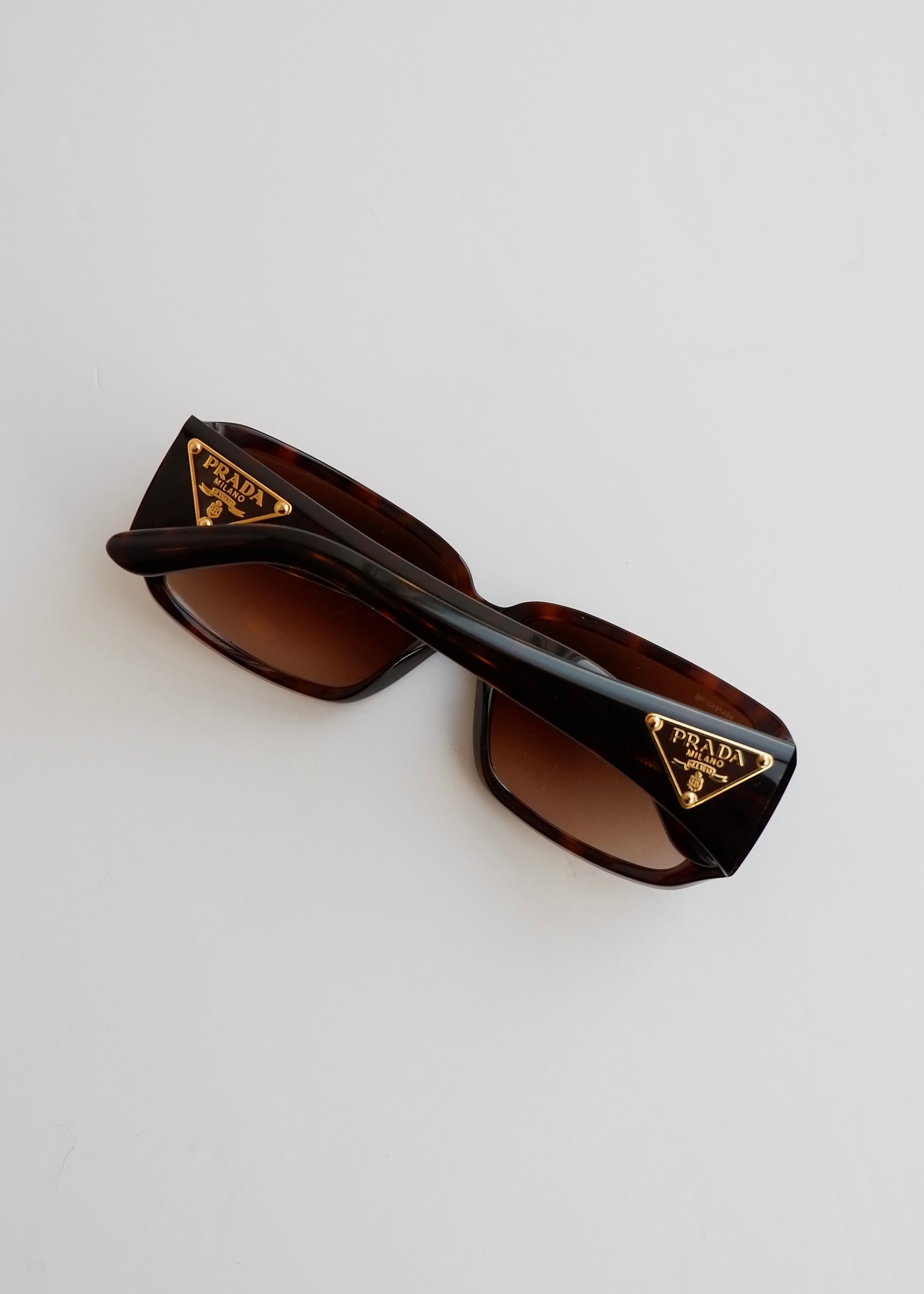 Authentiques lunettes de soleil à monture carrée marron Prada d'occasion