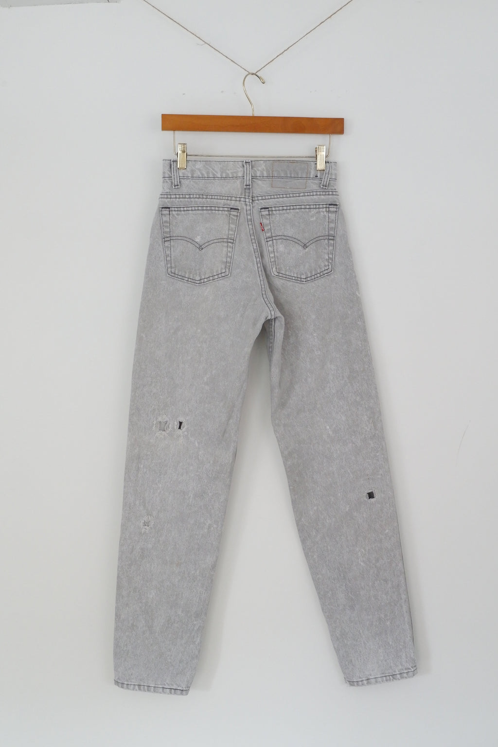 Levis Vintage 550 Grey Acid Wash Jeans - 26