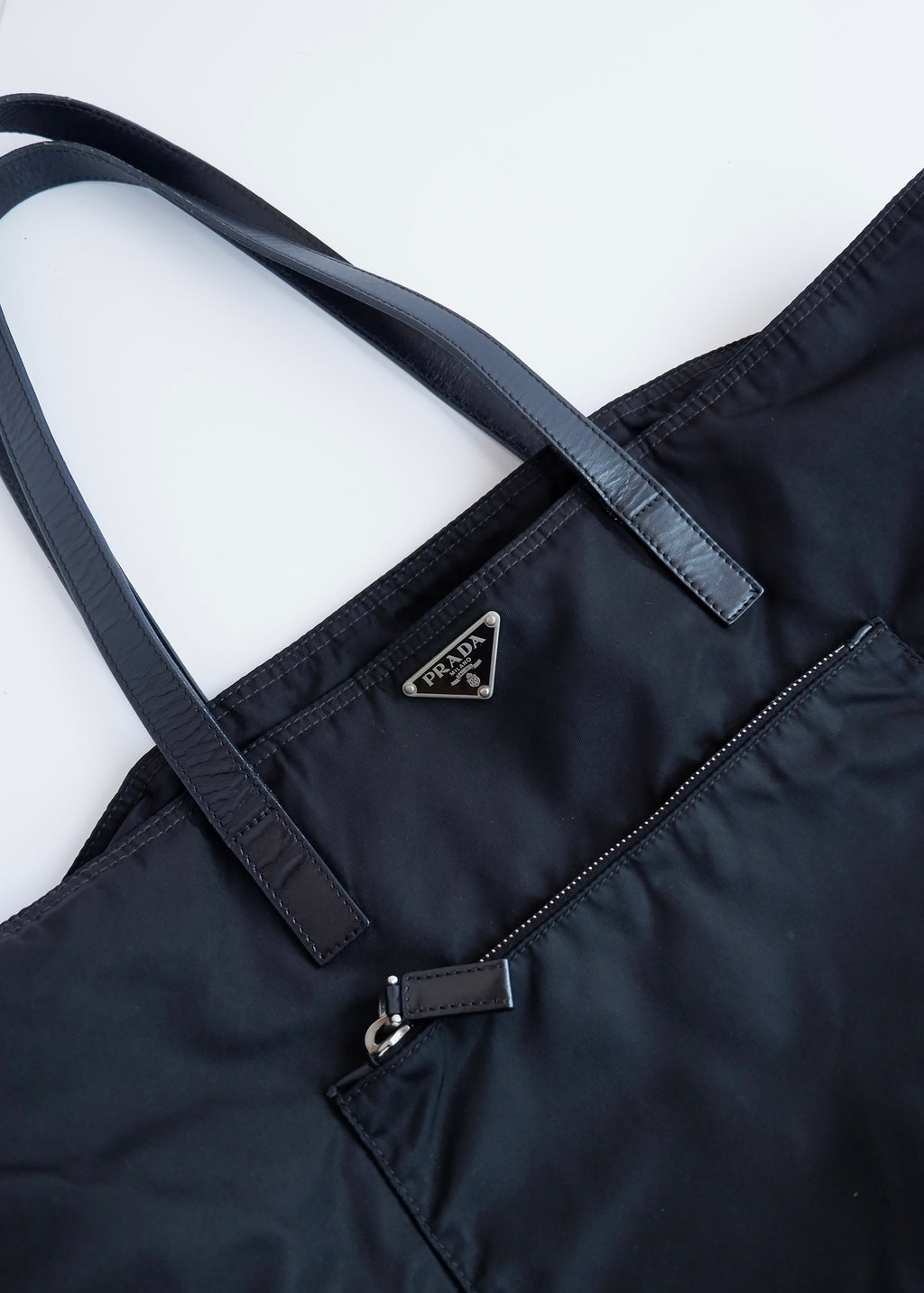 Authentique Sac cabas Prada noir en nylon extra large avec fermeture éclair sur le dessus