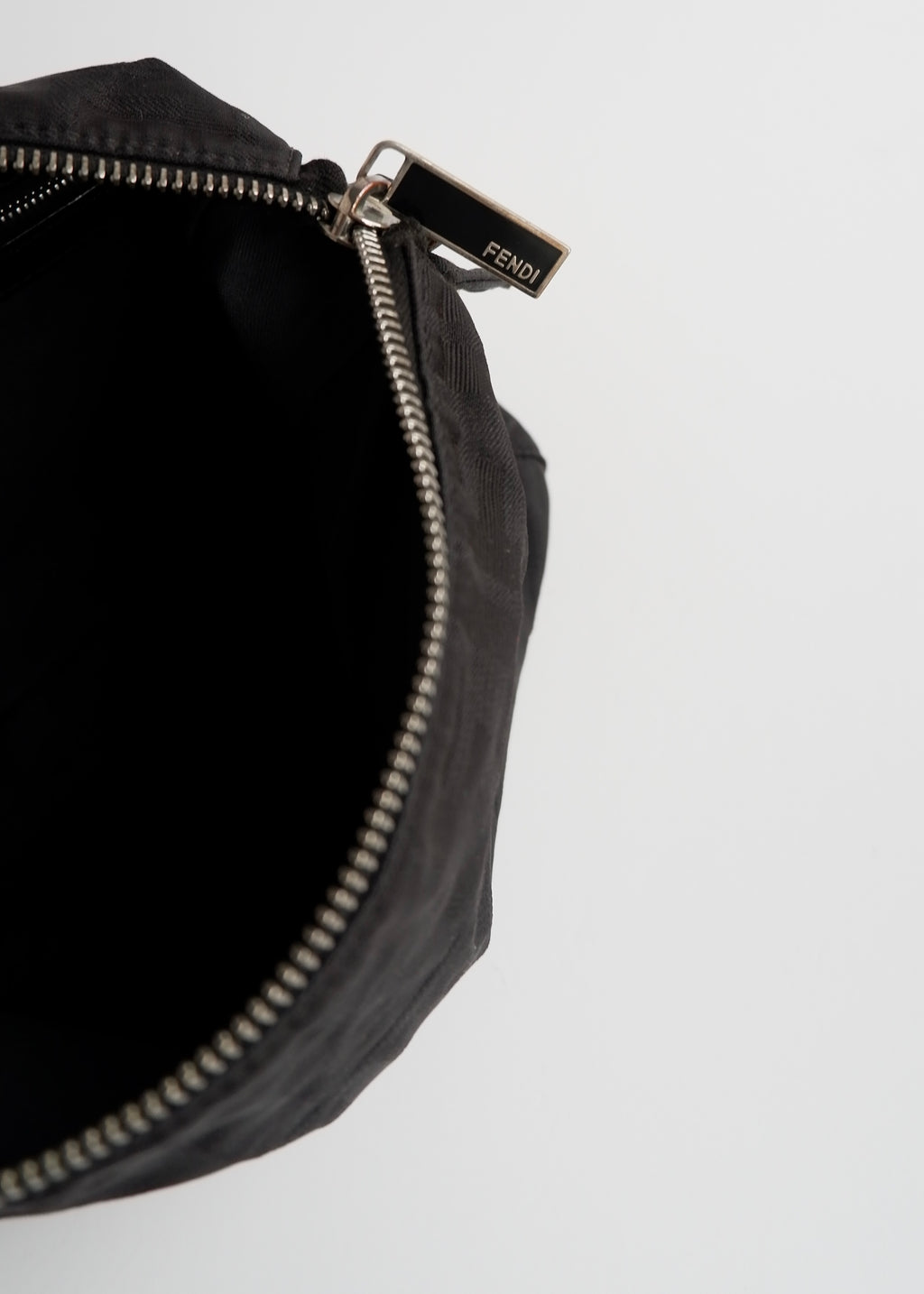 Sac bandoulière Fendi Zucca en toile noire authentique d'occasion
