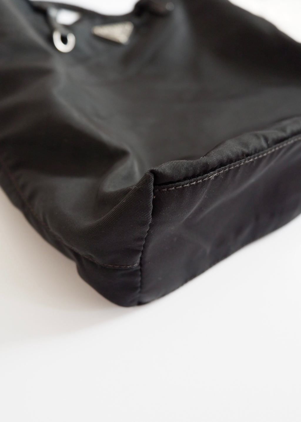 Authentique fourre-tout en nylon noir Prada d'occasion
