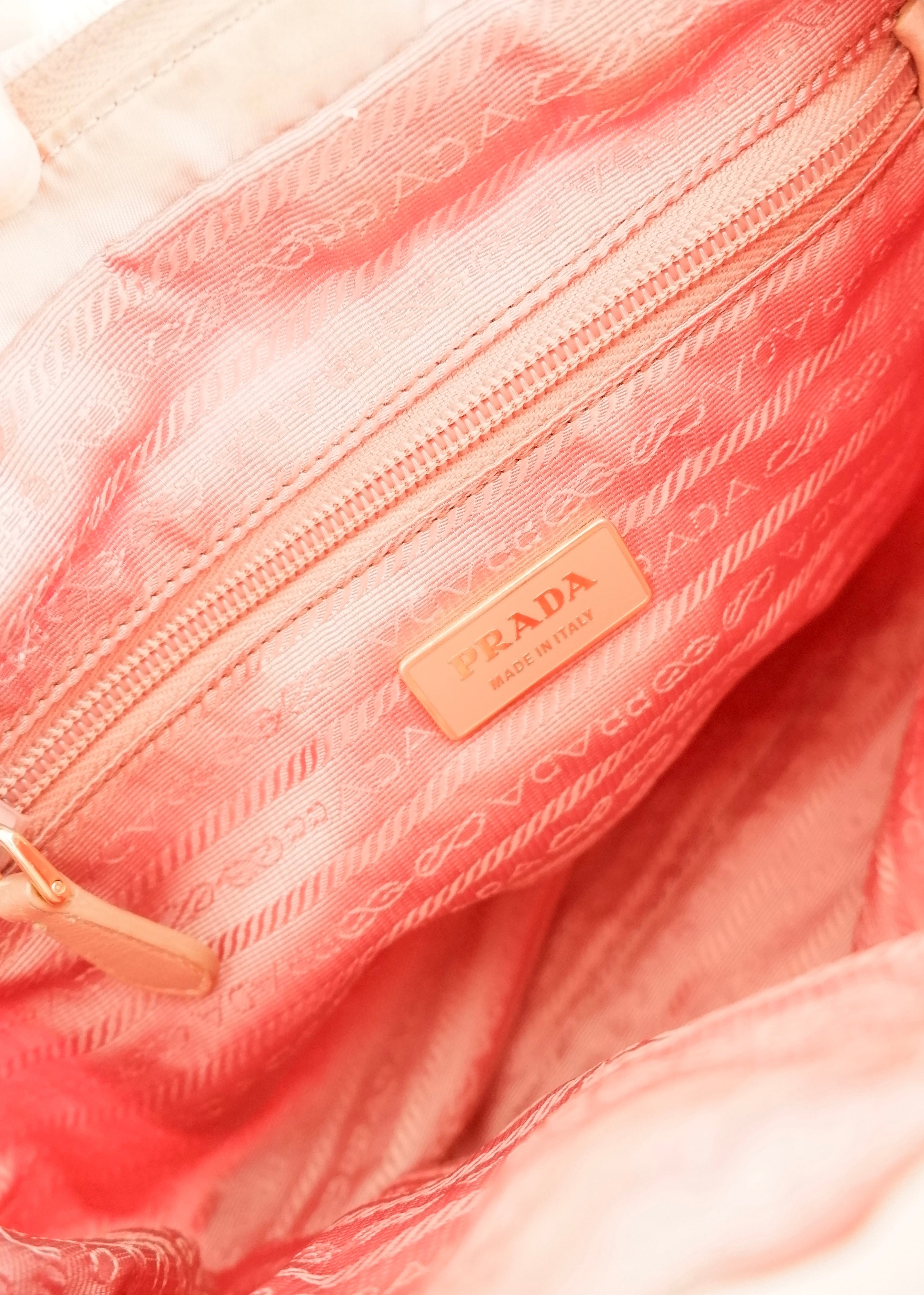 Sac Prada en nylon rose poudré deux en un authentique et d'occasion
