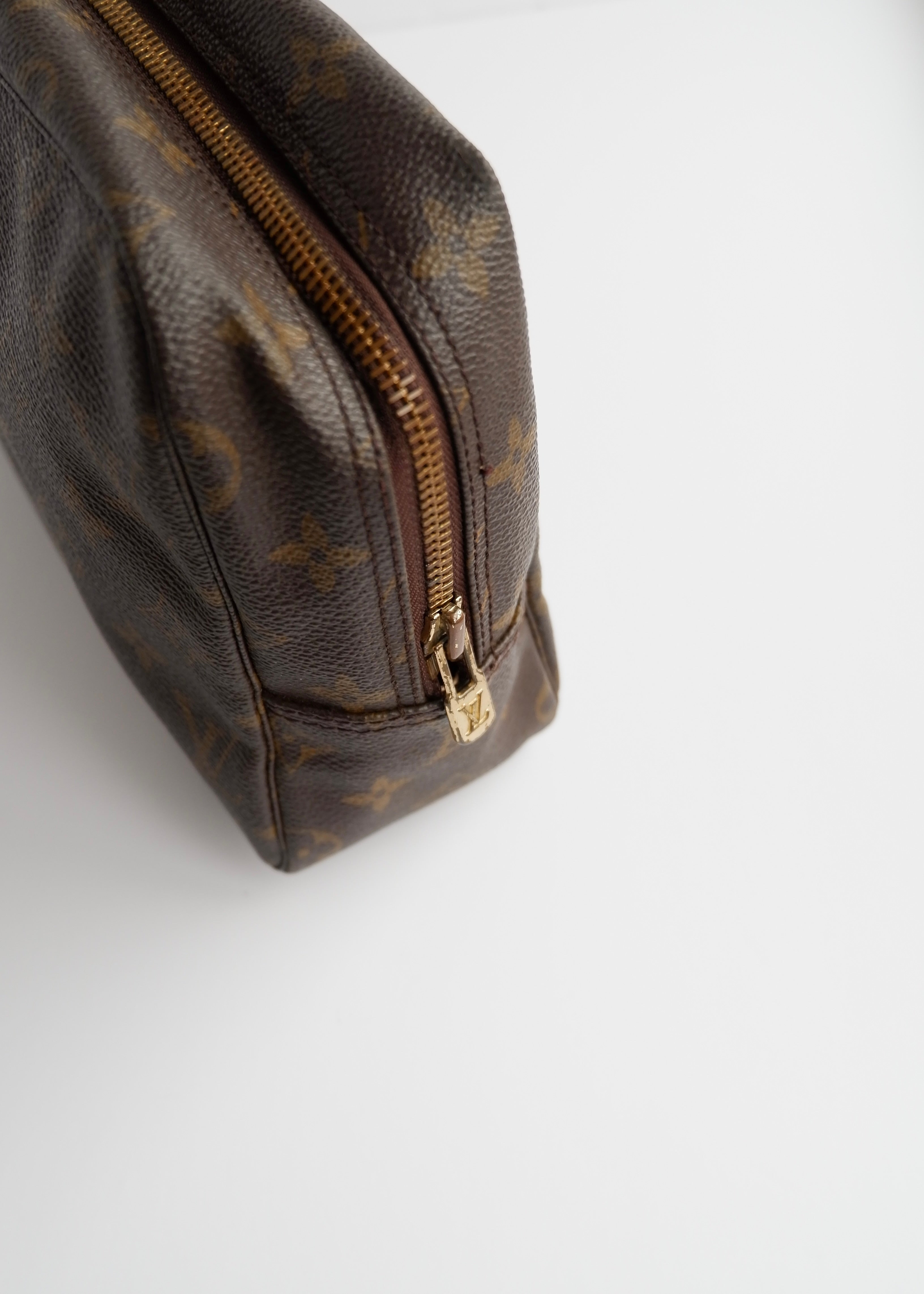 Trousse de Toilette Louis Vuitton Monogram Authentique et d'Occasion