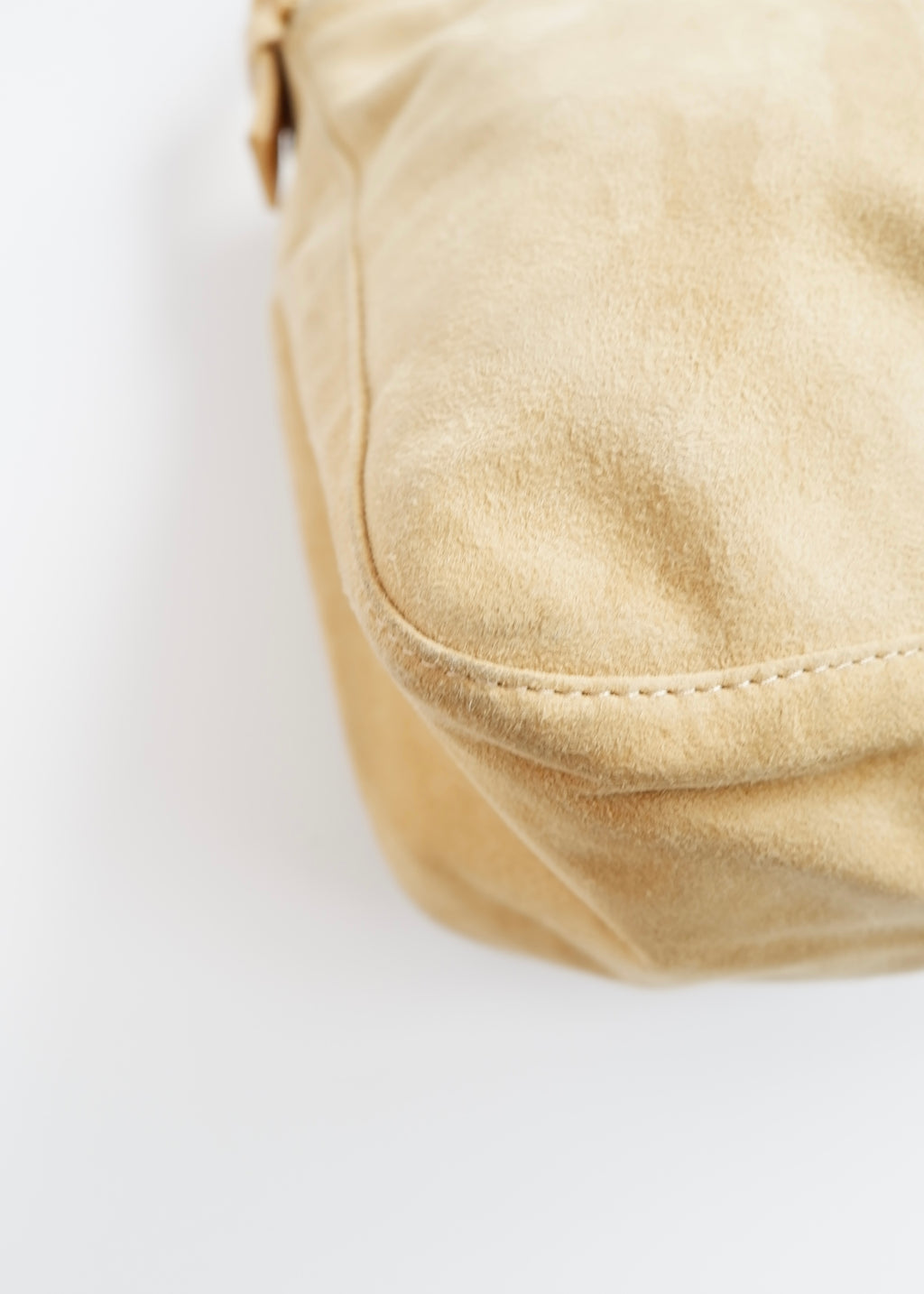 Sac à bandoulière Fendi Mamma Baguette en daim beige d'occasion authentique