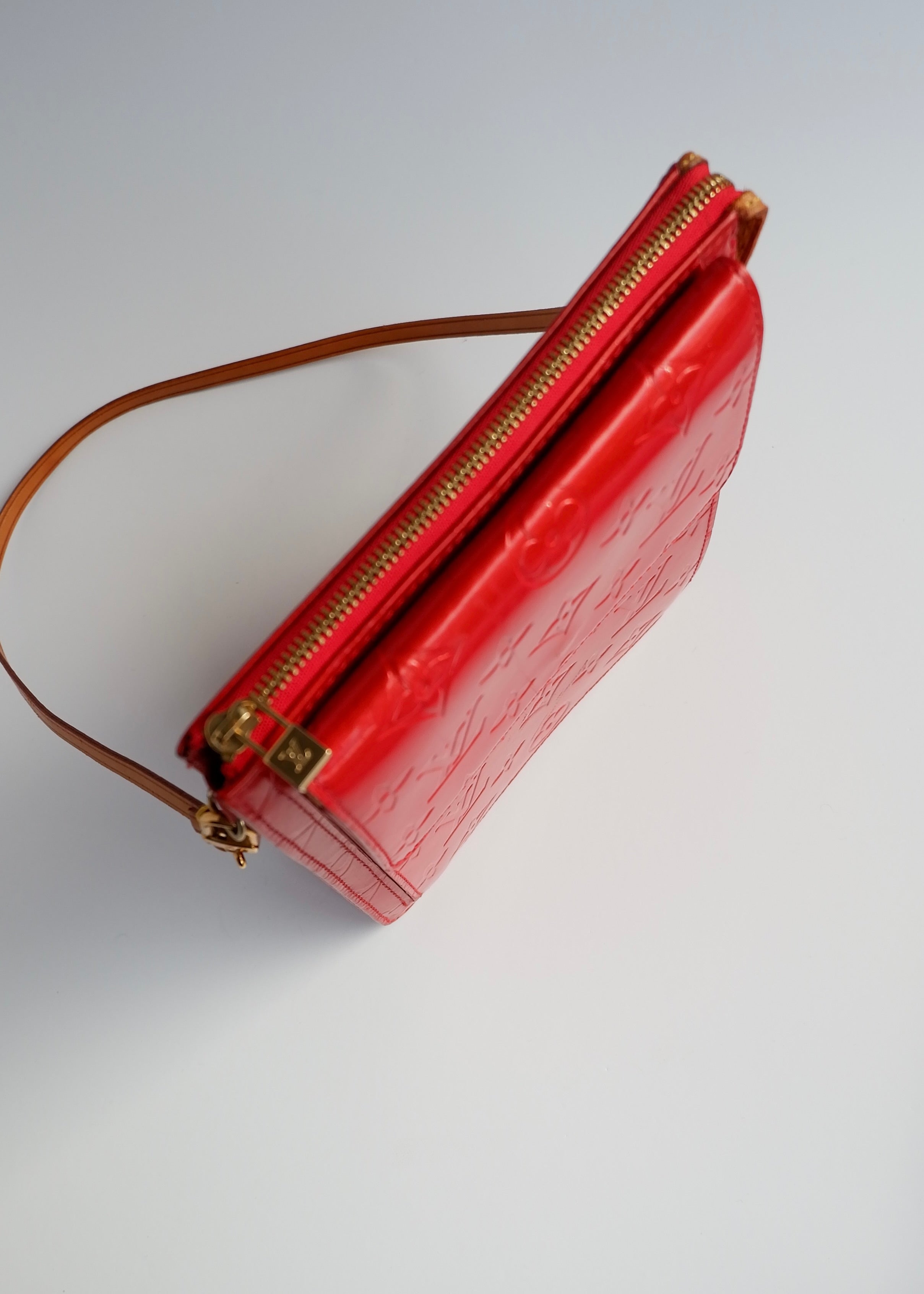 Sac bandoulière Louis Vuitton Monogram Mott Vernis Rouge Authentique d'occasion