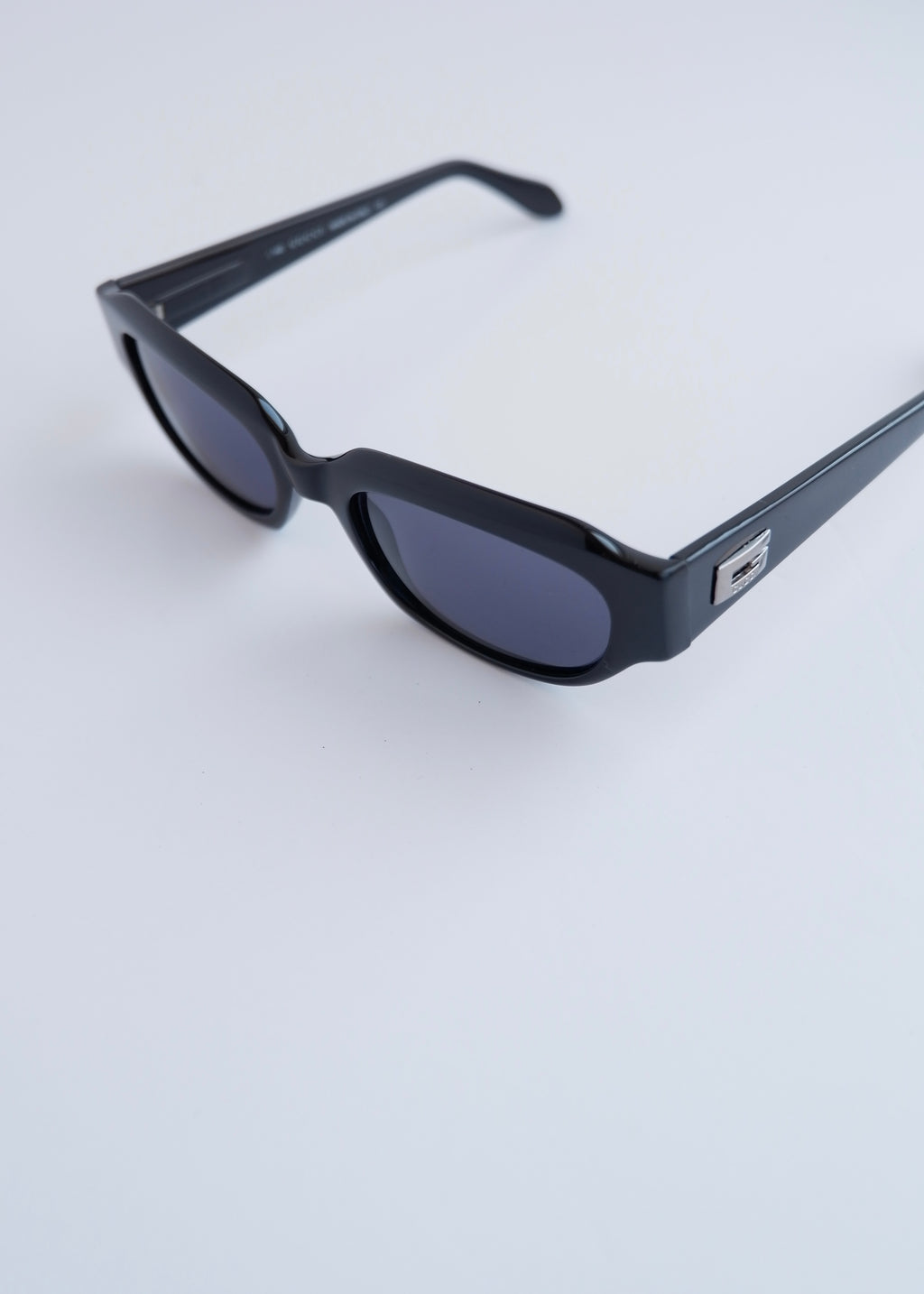 Authentiques lunettes de soleil à monture carrée noire Gucci d'occasion