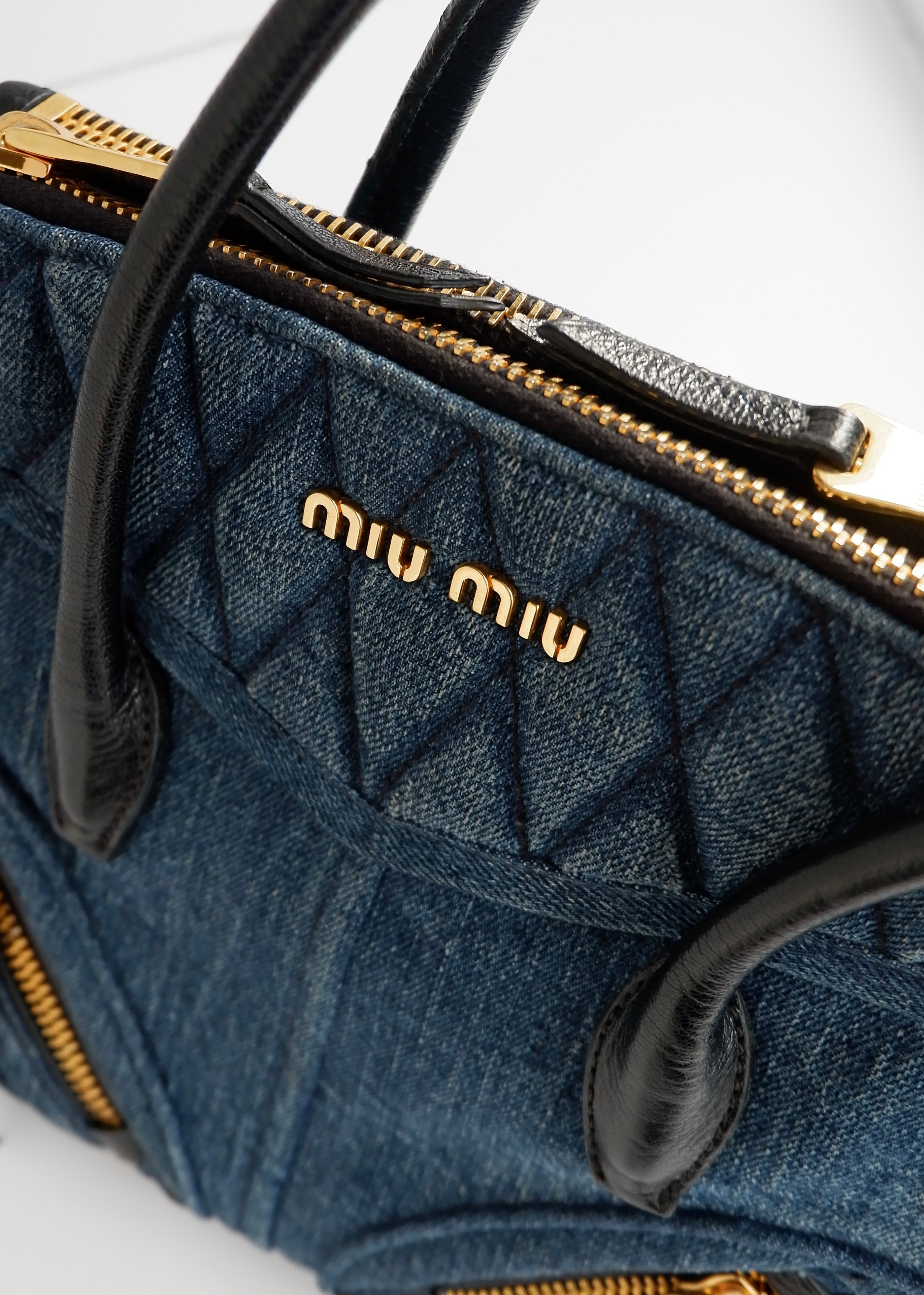 Sac Miu Miu authentique d'occasion en jean à poignée et à deux voies