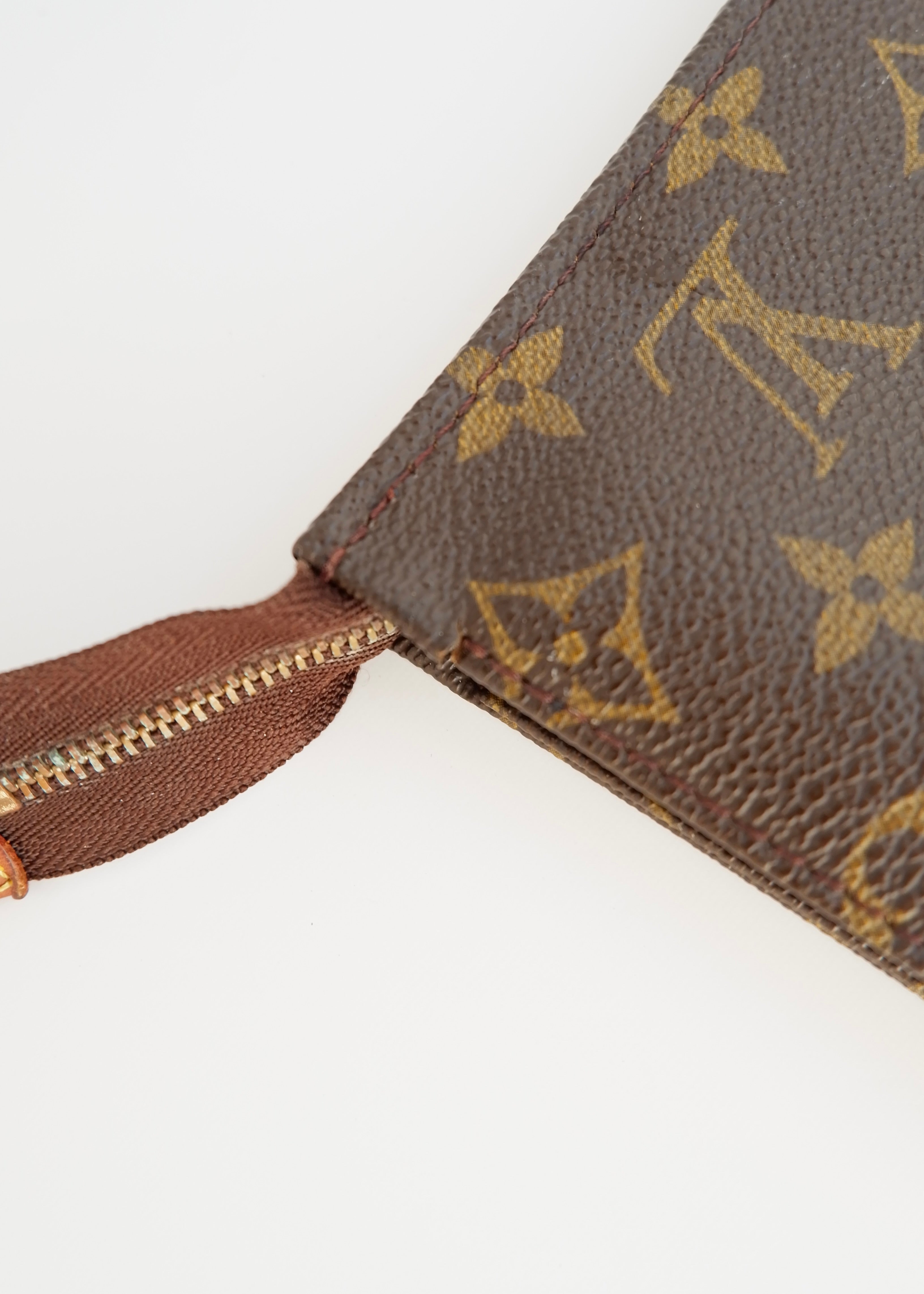 Authentique trousse de toilette monogramme Louis Vuitton d'occasion 26