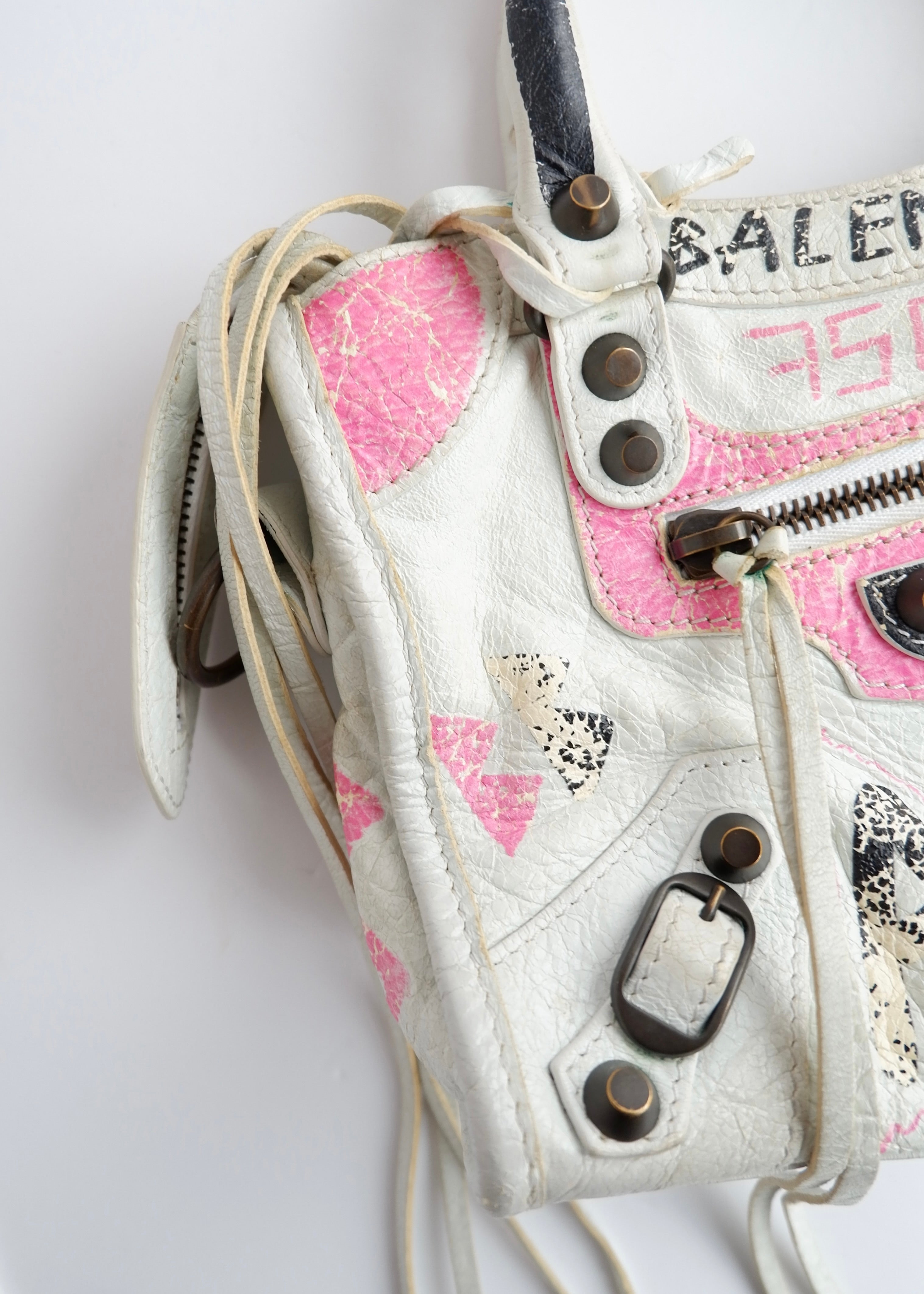 Sac Balenciaga City petite taille en cuir graffiti blanc/rose authentique d'occasion