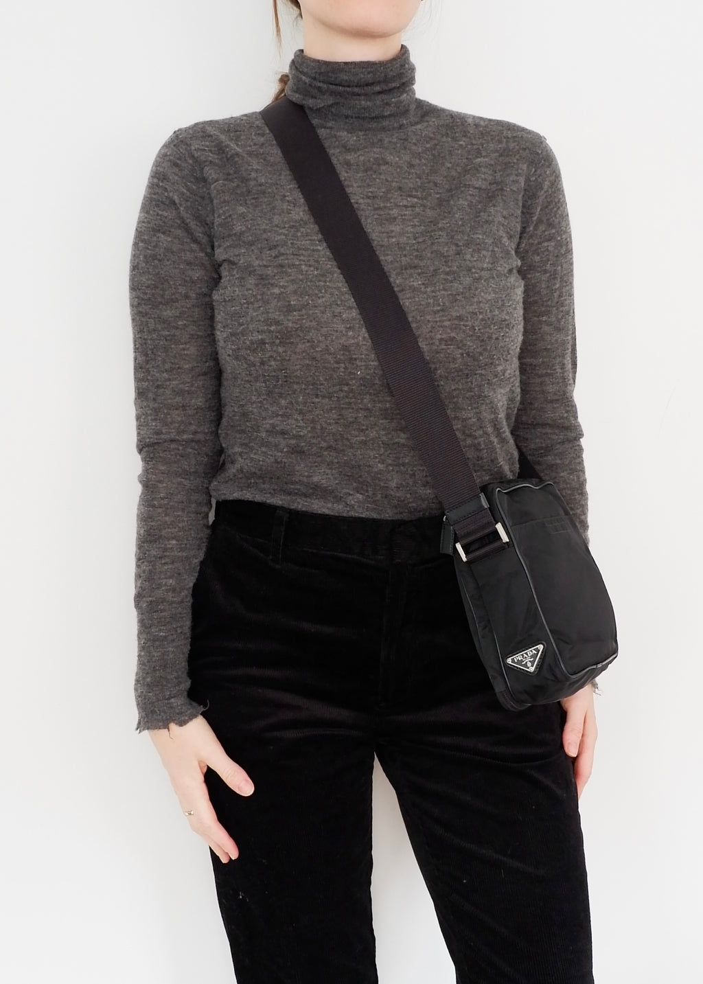 Sac bandoulière Prada en nylon noir authentique d'occasion