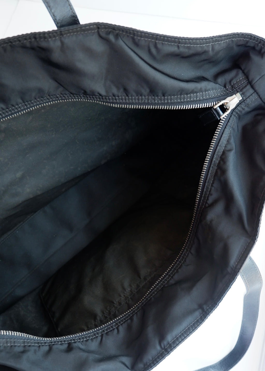 Authentique Sac cabas Prada noir en nylon extra large avec fermeture éclair sur le dessus