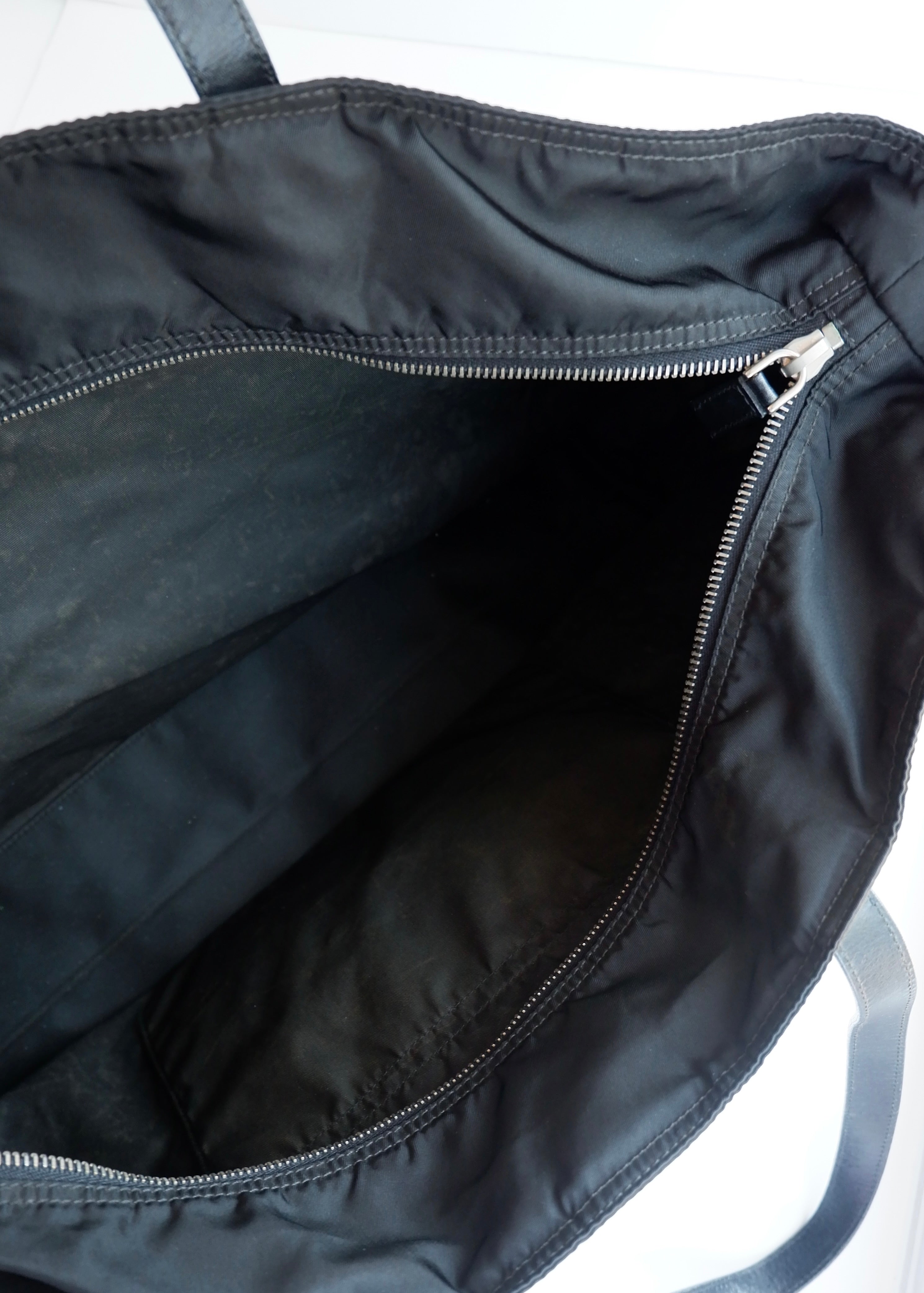 Authentique Sac cabas Prada noir en nylon extra large avec fermeture éclair sur le dessus