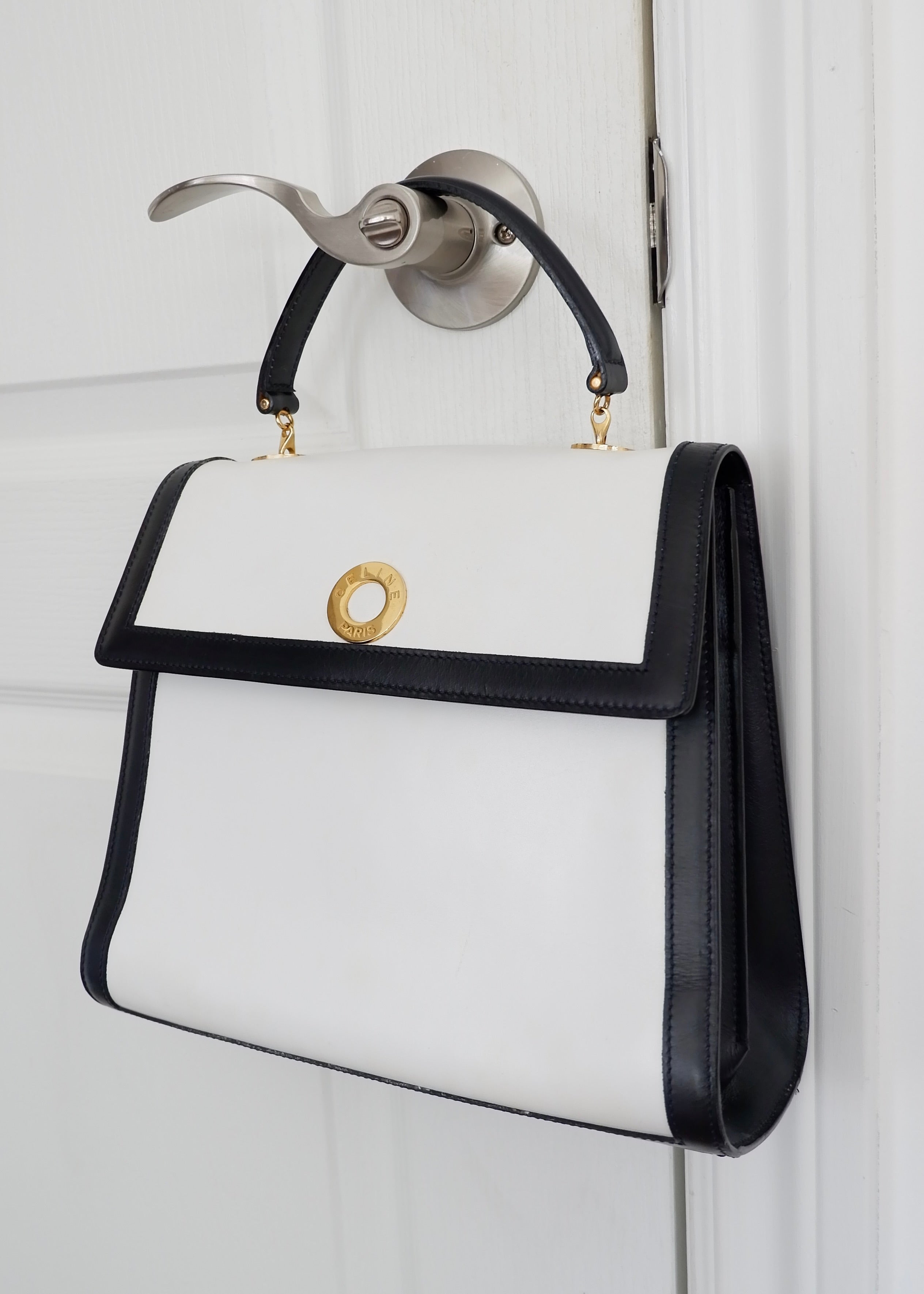 Sac à main vintage Céline authentique d'occasion en cuir blanc et noir