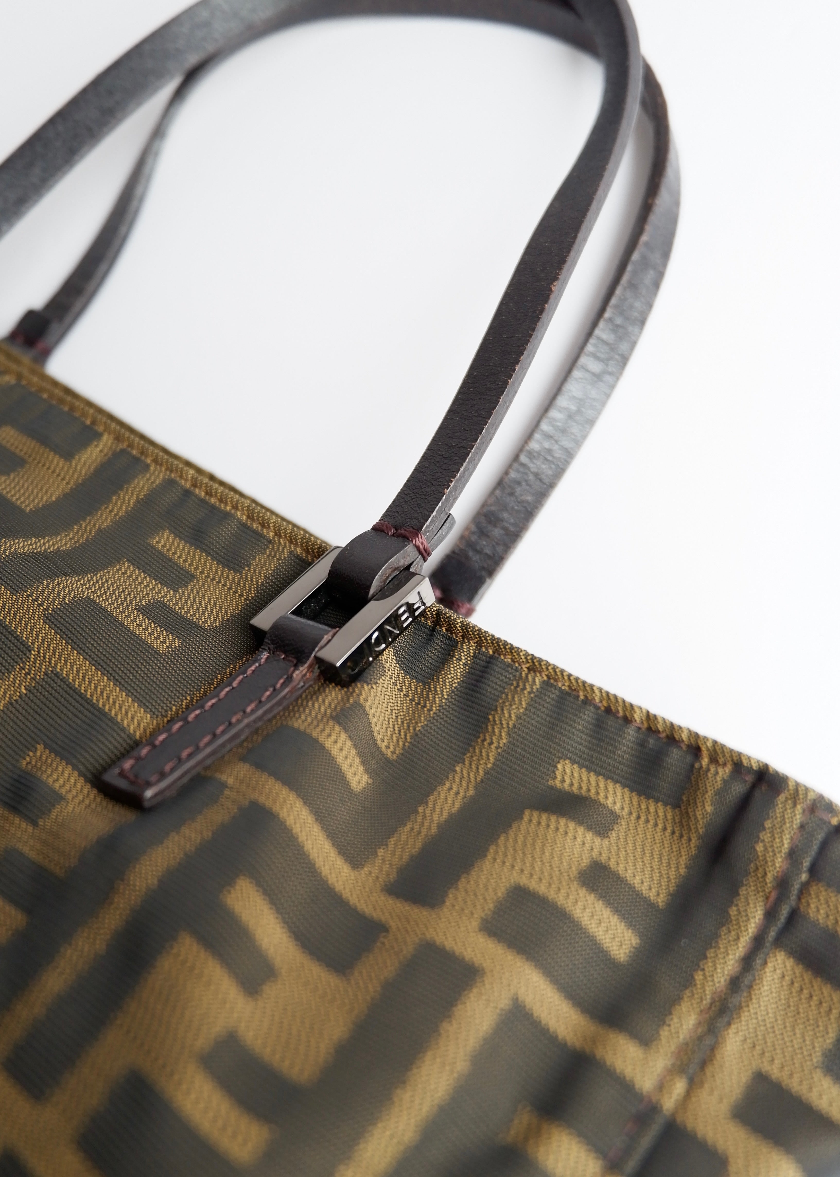 Sac à main Fendi d'occasion authentique vintage en toile Zucca marron