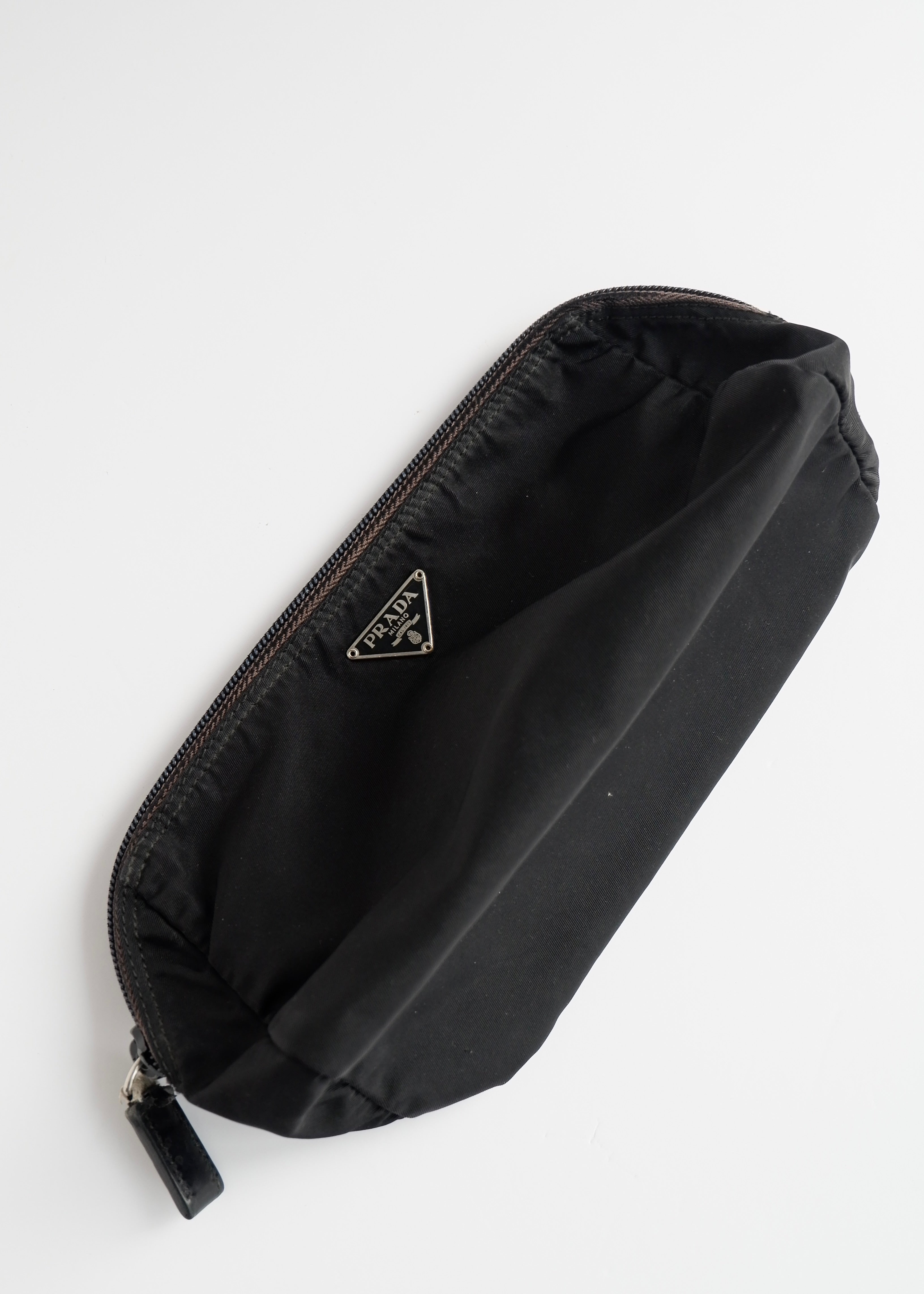 Pochette Prada noire en nylon, petite, authentique et d'occasion