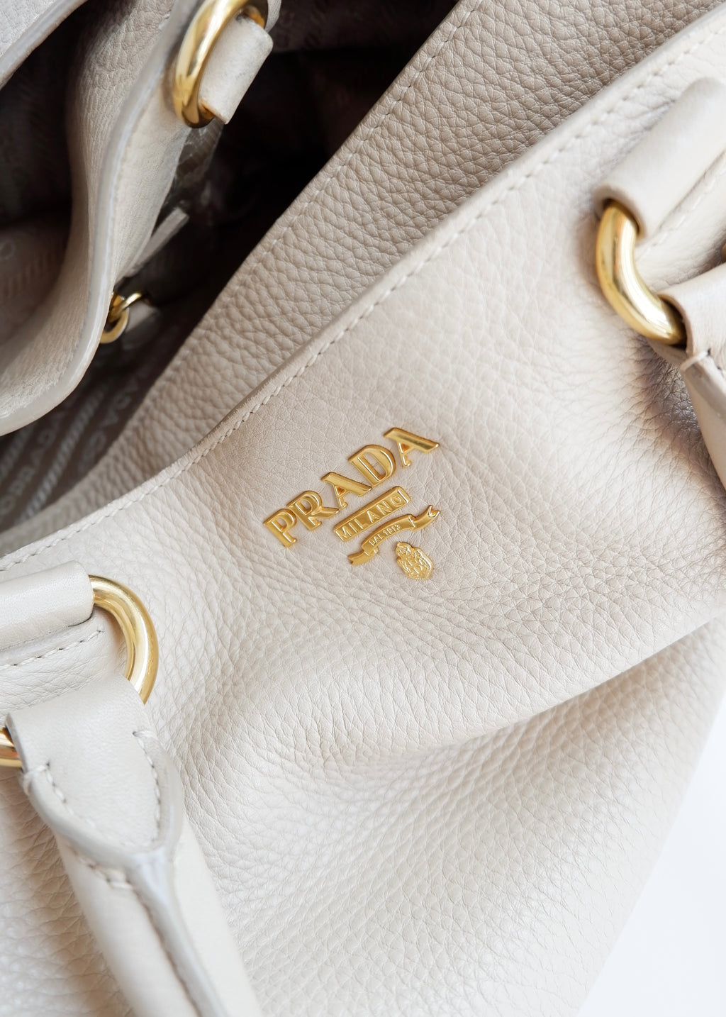 Sac cabas/bandoulière Prada en cuir beige, authentique, d'occasion