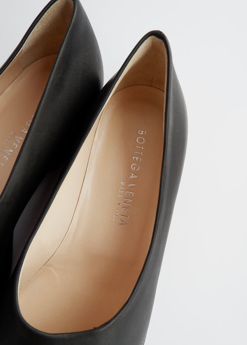 Authentic Bottega Veneta Black Leather Flats - 39