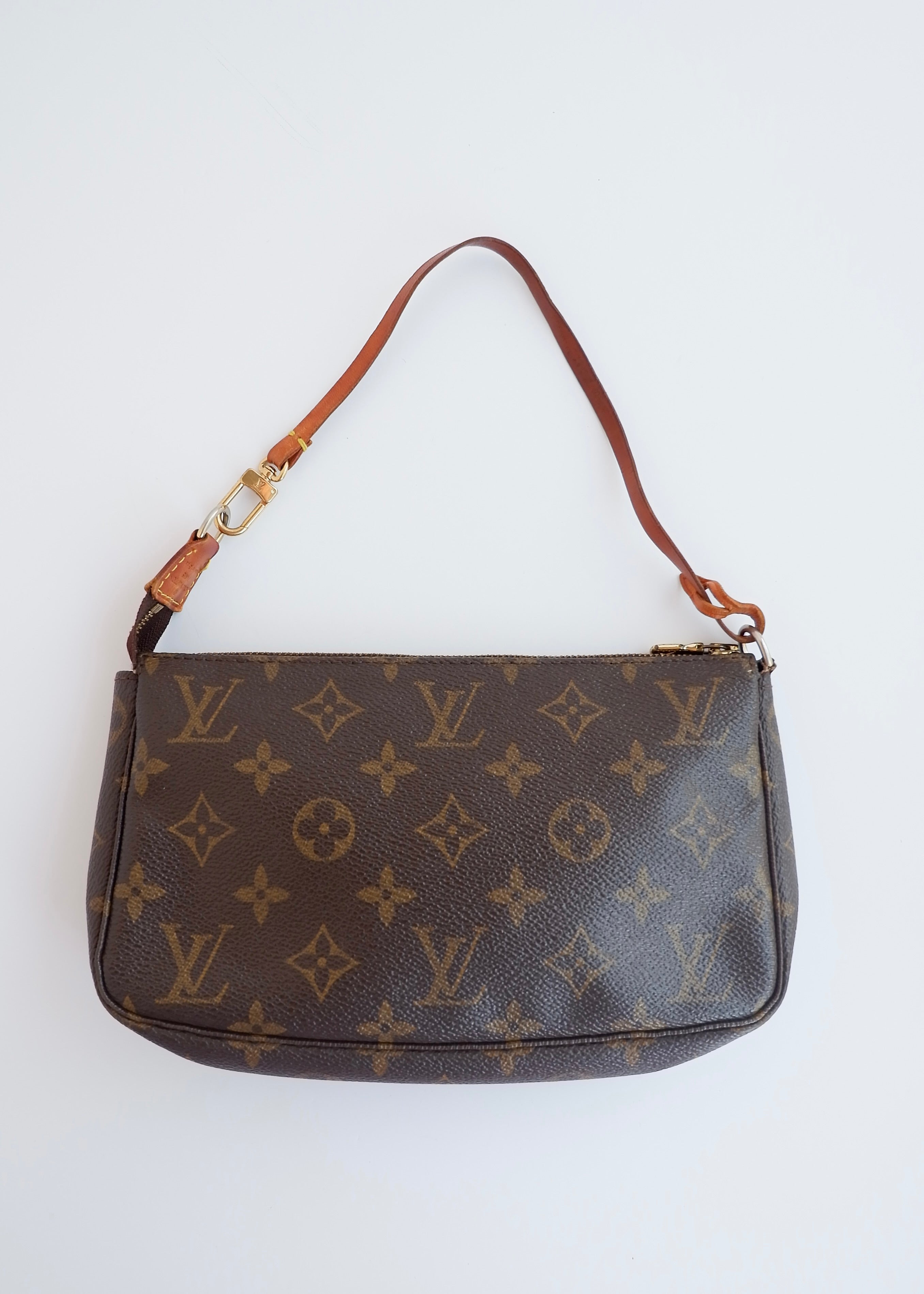Authentique sac Louis Vuitton Pochette Accessoires monogrammé d'occasion (avec bandoulière)