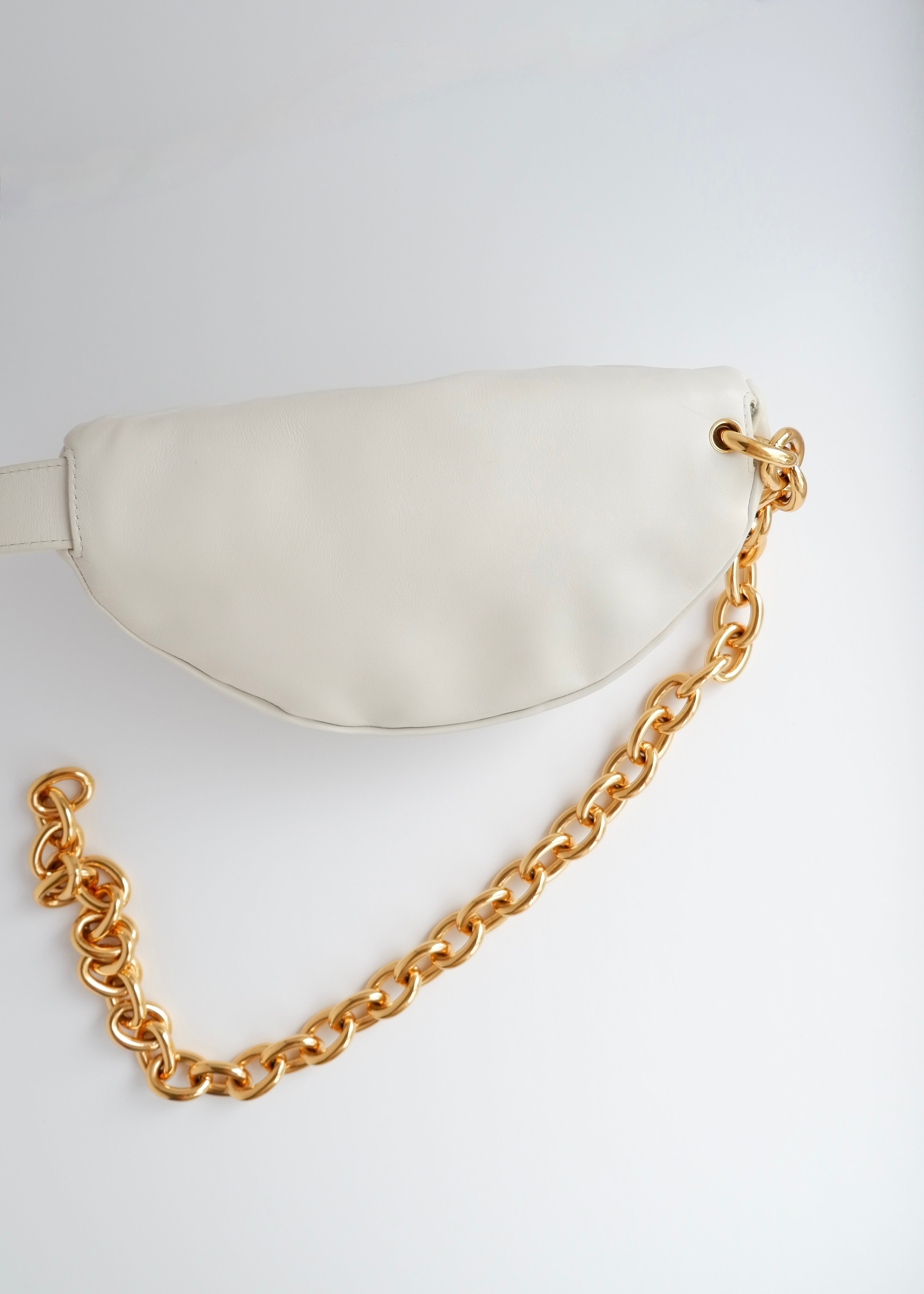 Sac banane Bottega Veneta The Pouch en cuir blanc authentique d'occasion