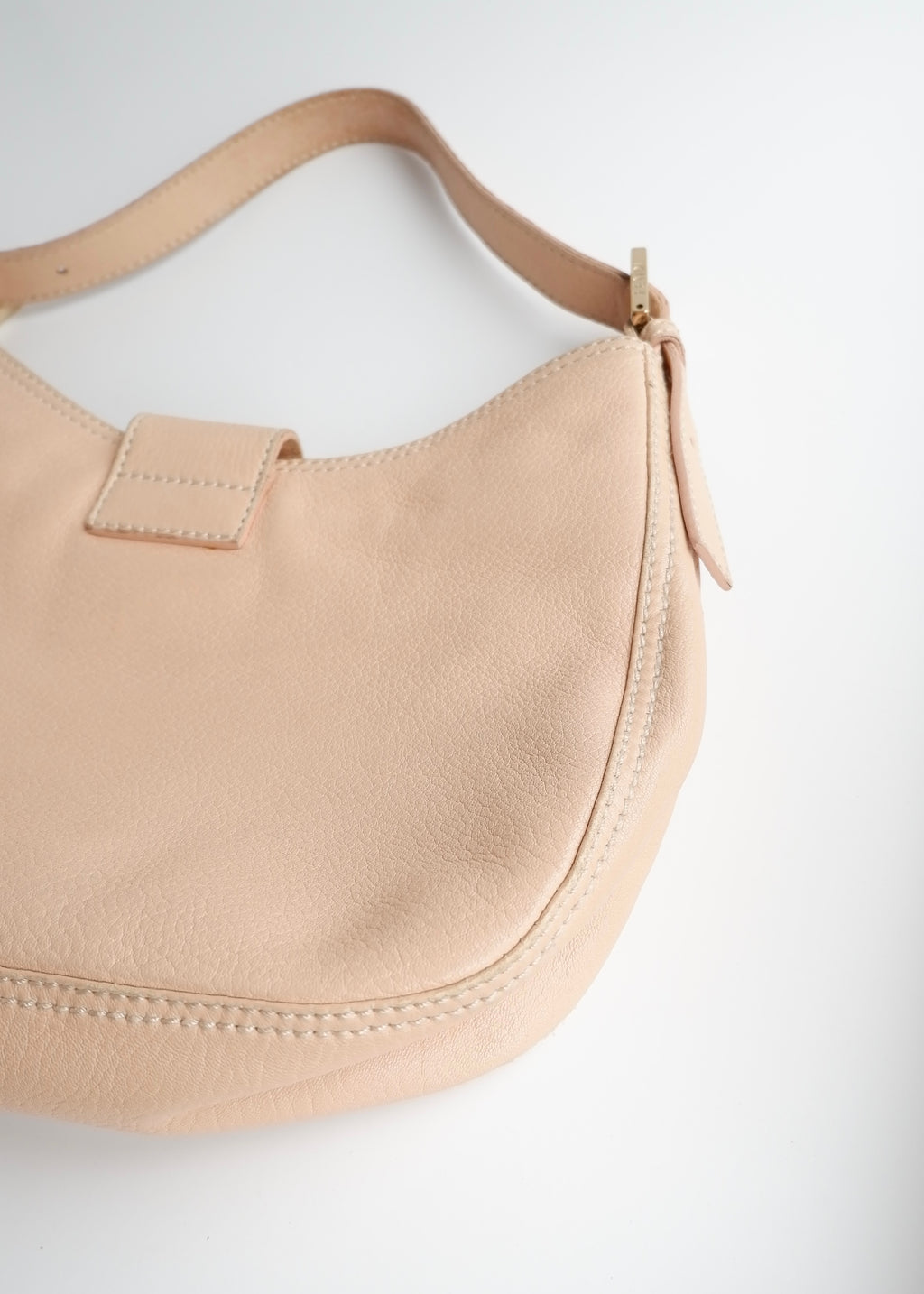 Sac à bandoulière Fendi d'occasion en cuir rose clair authentique
