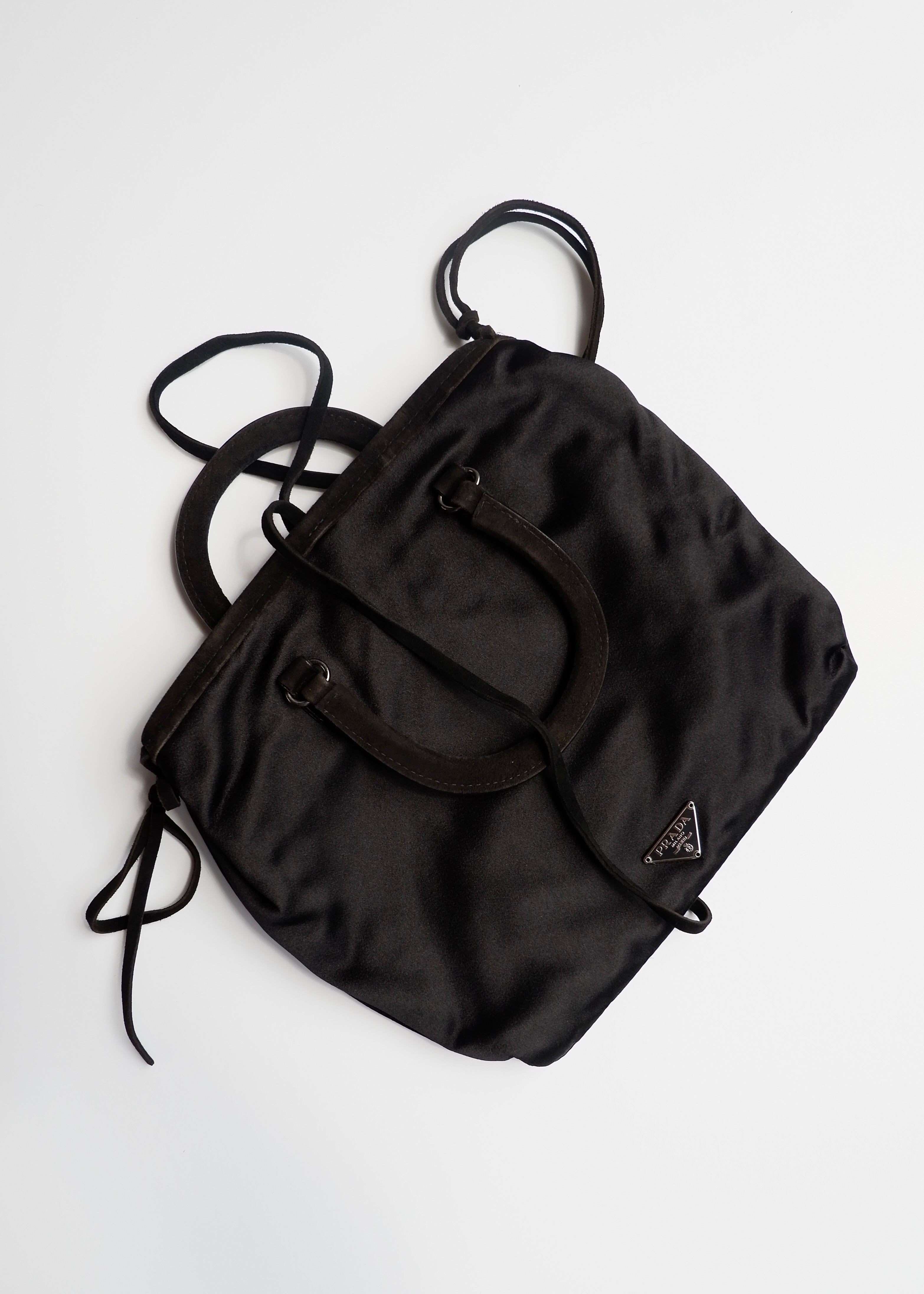 Authentique Sac à main Prada Noir en satin, petit modèle, d'occasion