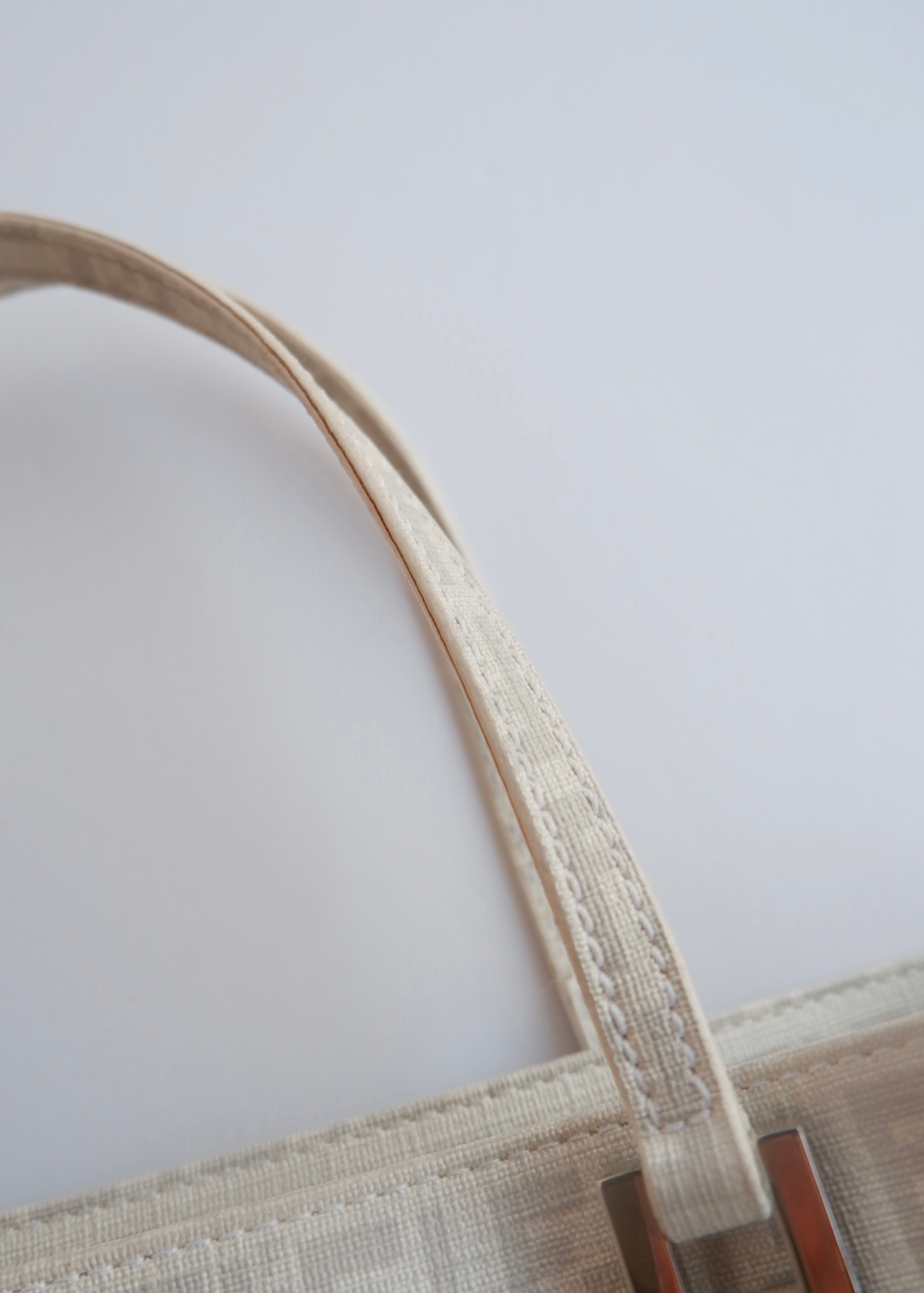 Sac à main Fendi Zucchino blanc d'occasion authentique