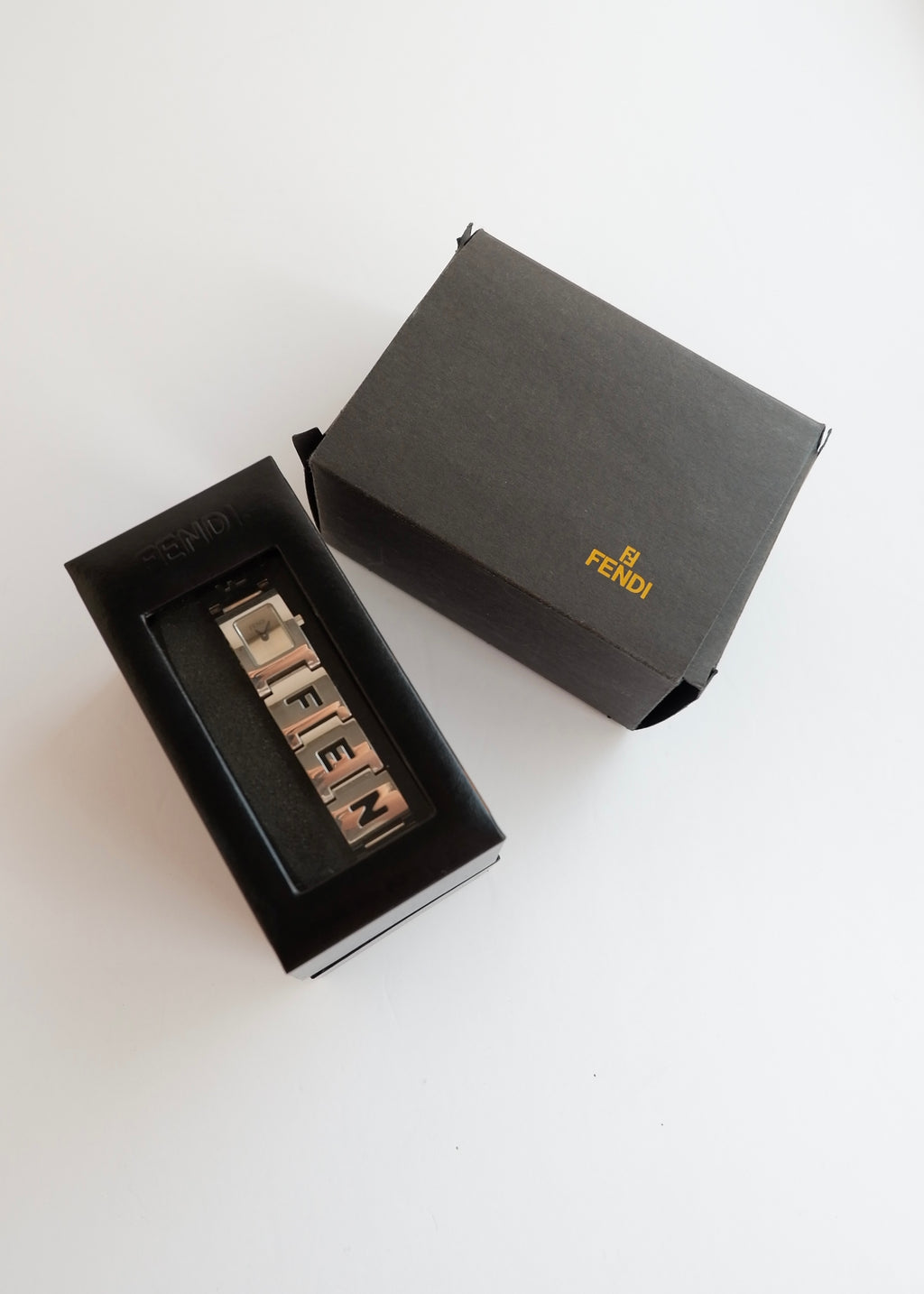 Preowned Fend Silver Stainless Steel FENDI Logo Watch
