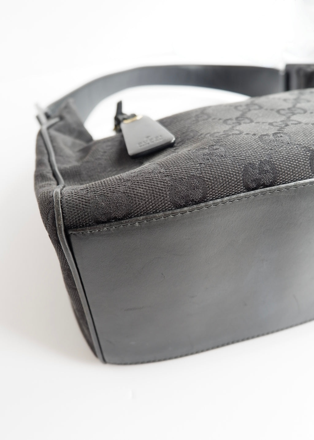 Preowned Gucci Black GG Canvas Leather Strap Shoulder Bag