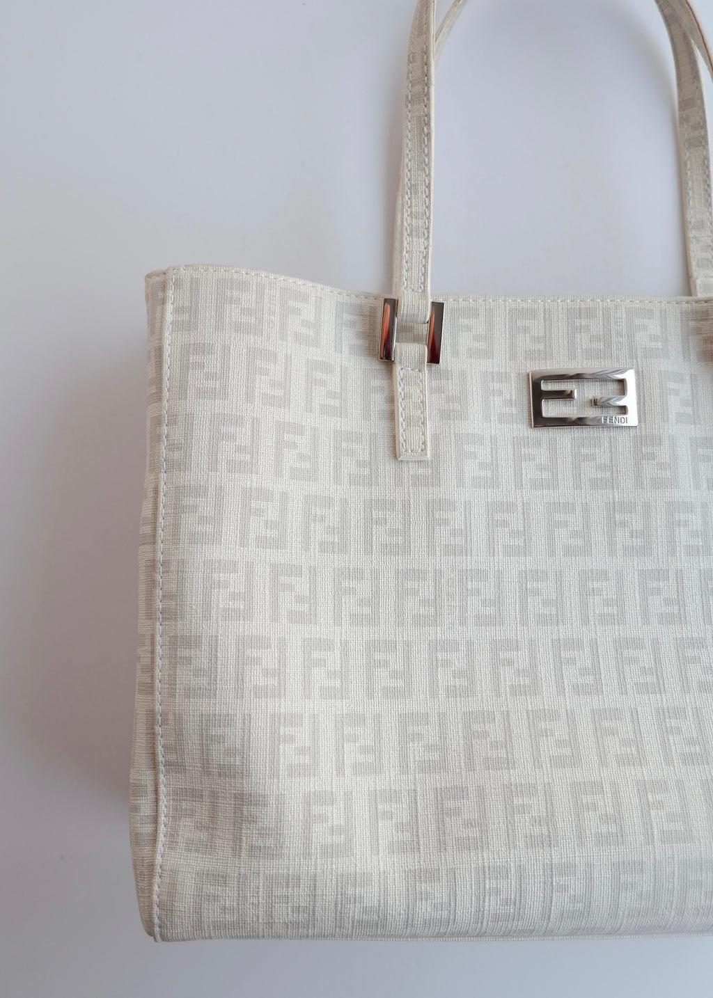 Sac à main Fendi Zucchino blanc d'occasion authentique