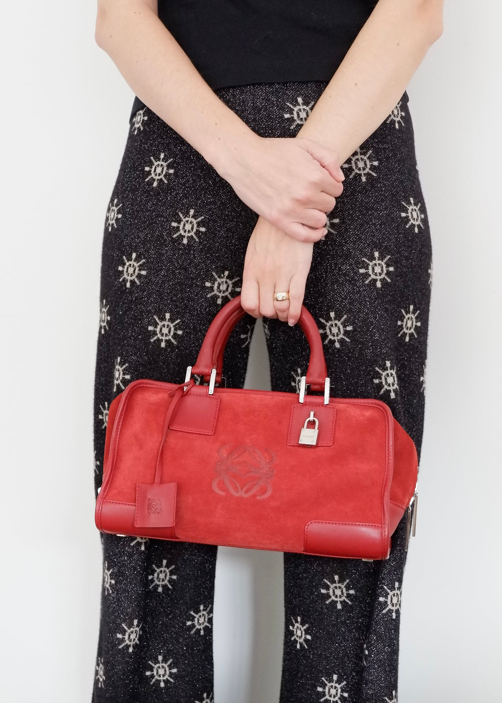Sac Amazona Loewe en daim rouge d'occasion authentique