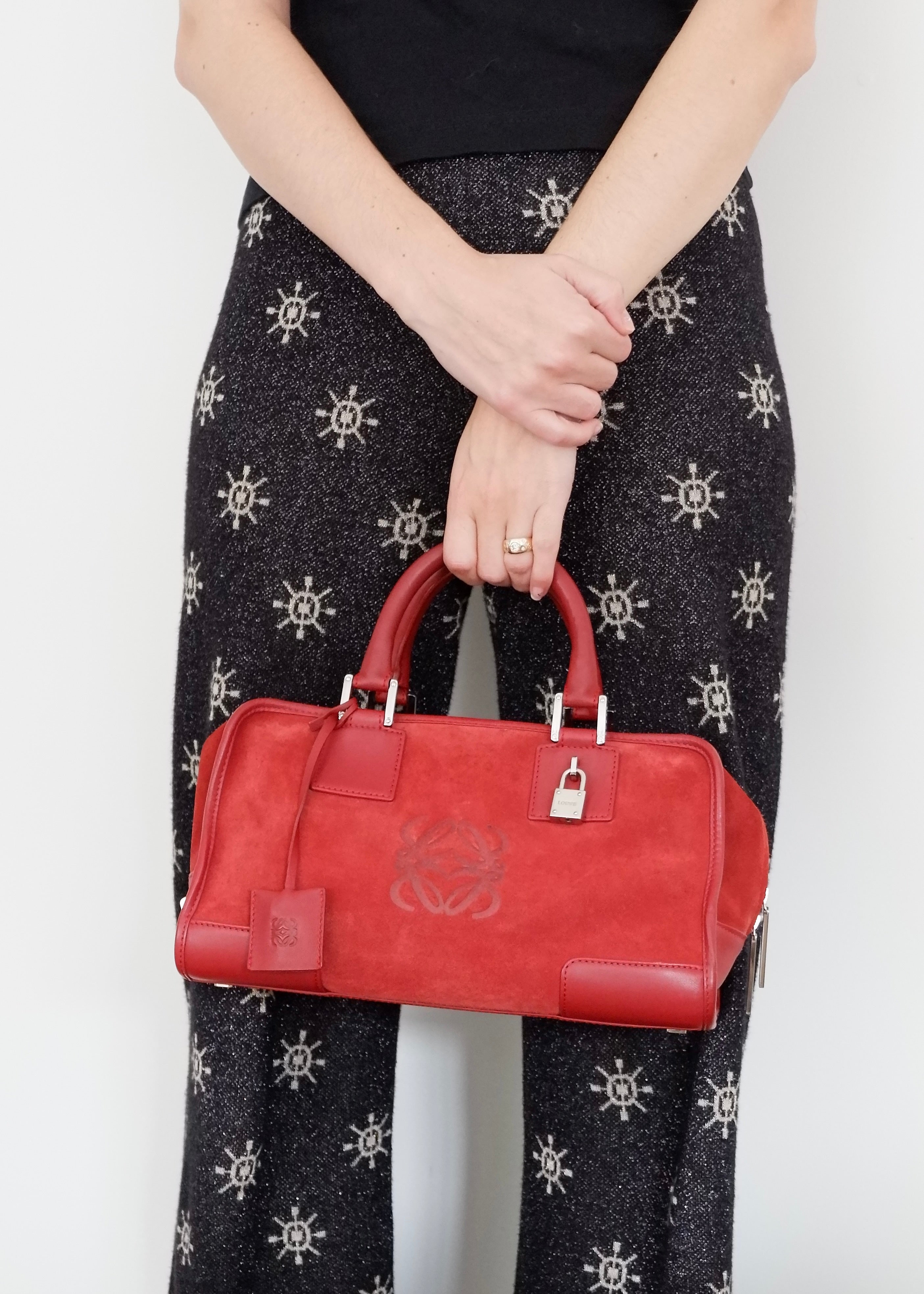 Sac Amazona Loewe en daim rouge d'occasion authentique