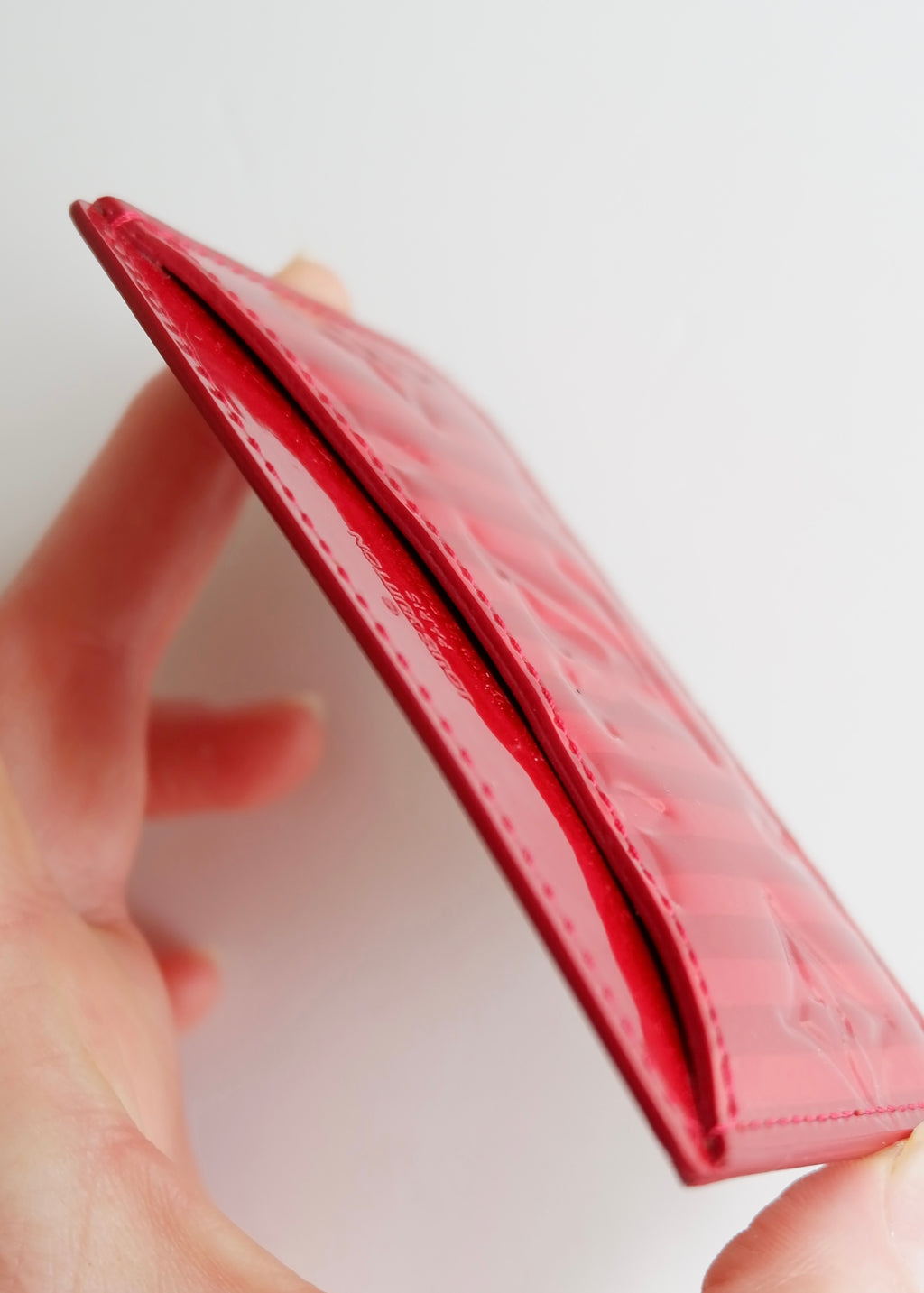 Authentique porte-cartes Louis Vuitton Monogram Rayure Rouge Vernis d'occasion