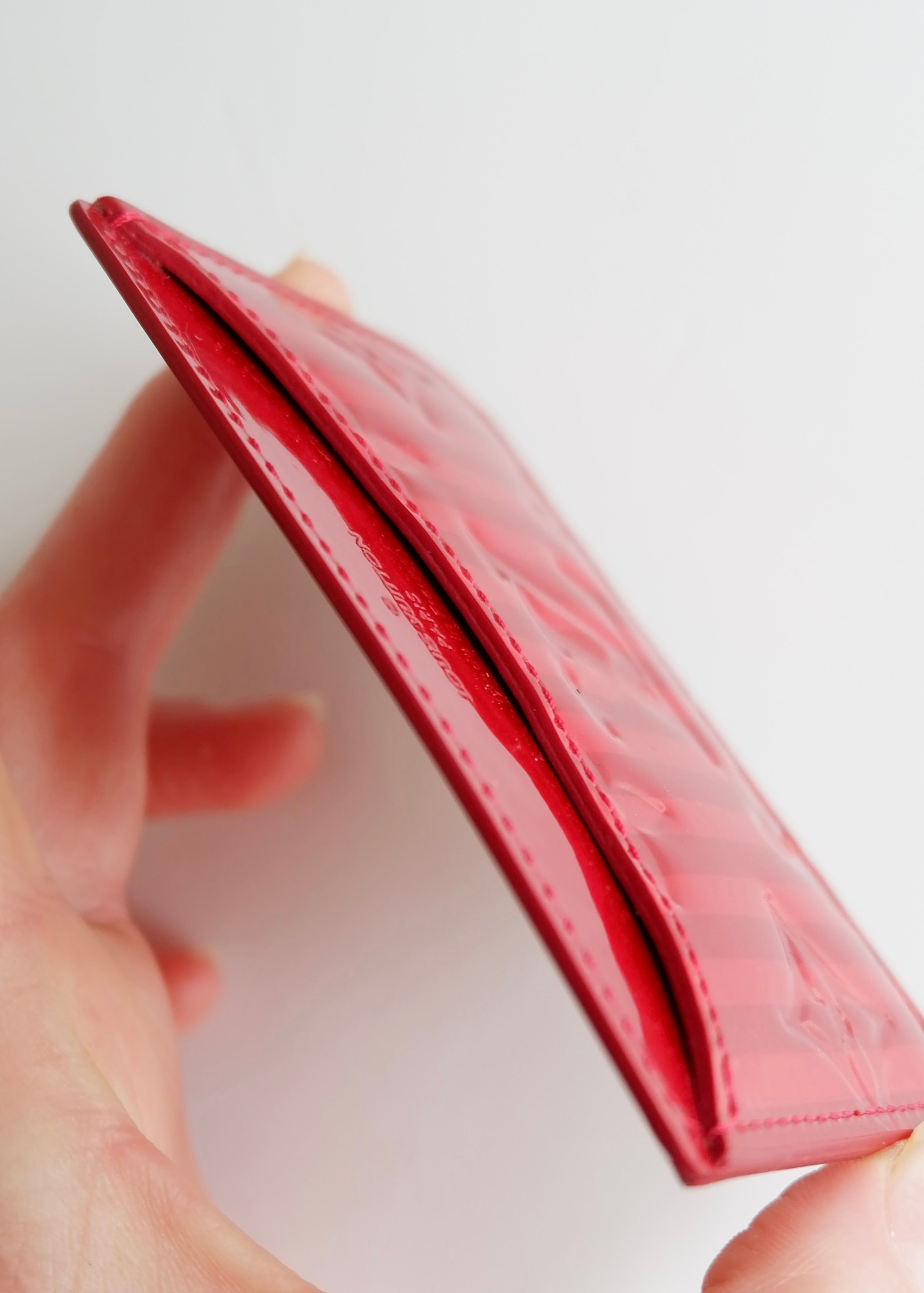 Authentique porte-cartes Louis Vuitton Monogram Rayure Rouge Vernis d'occasion