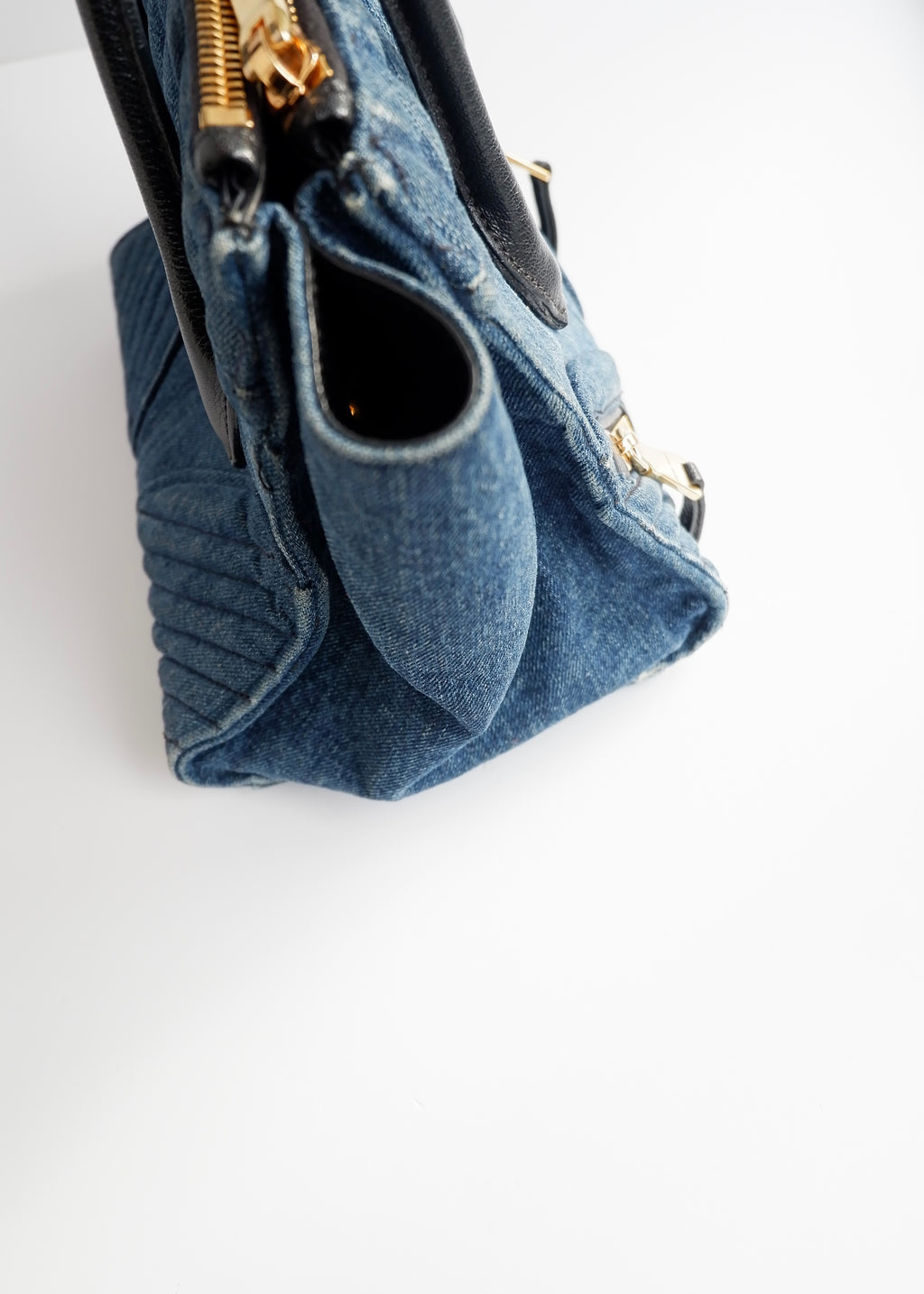 Sac Miu Miu authentique d'occasion en jean à poignée et à deux voies
