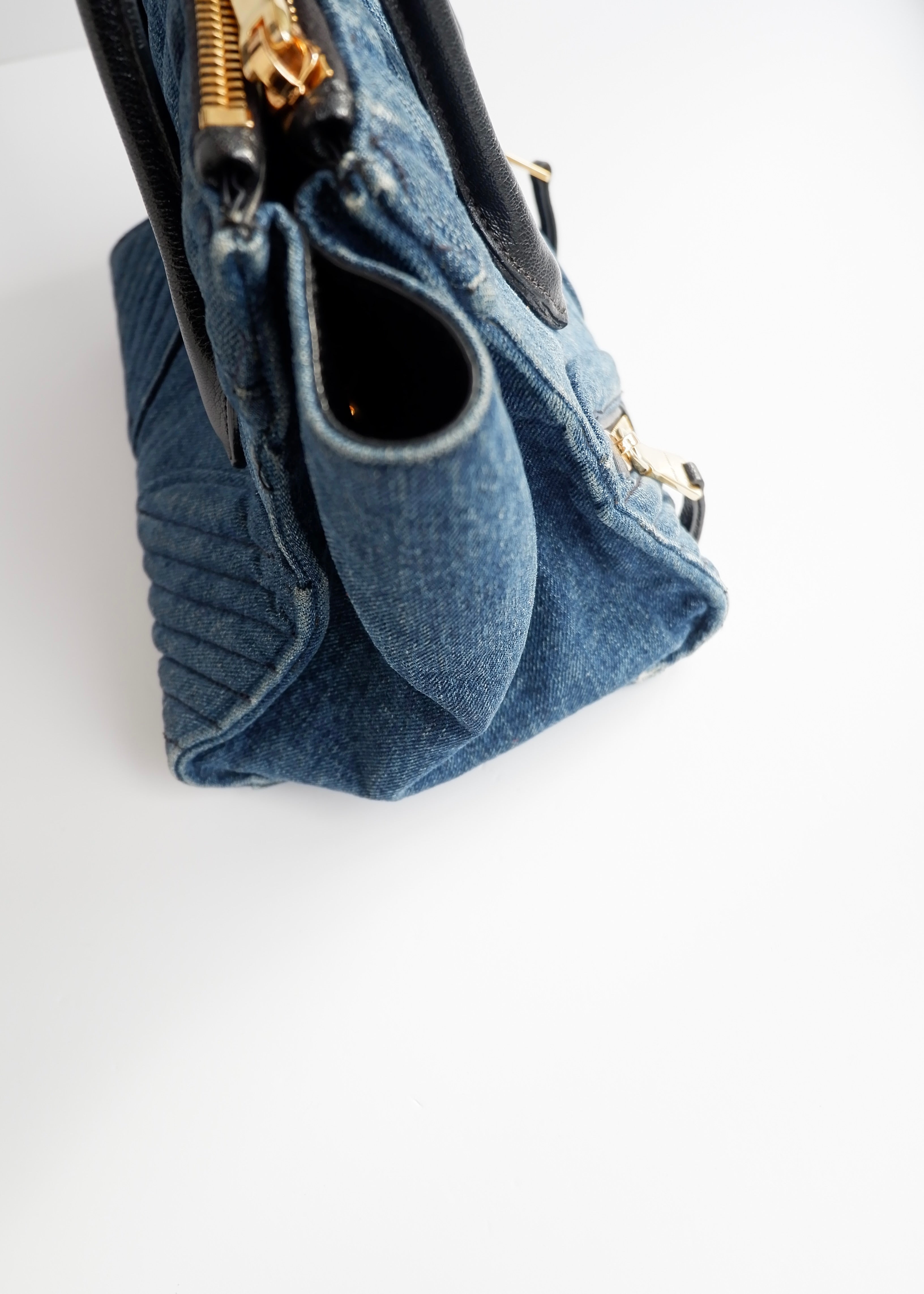 Sac Miu Miu authentique d'occasion en jean à poignée et à deux voies