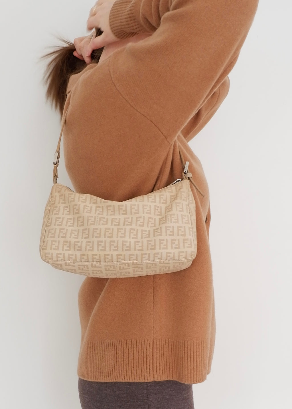 Authentique sac porté épaule Fendi Zucchino Pochette beige d'occasion