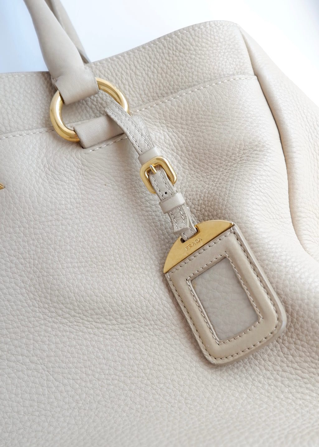 Sac cabas/bandoulière Prada en cuir beige, authentique, d'occasion
