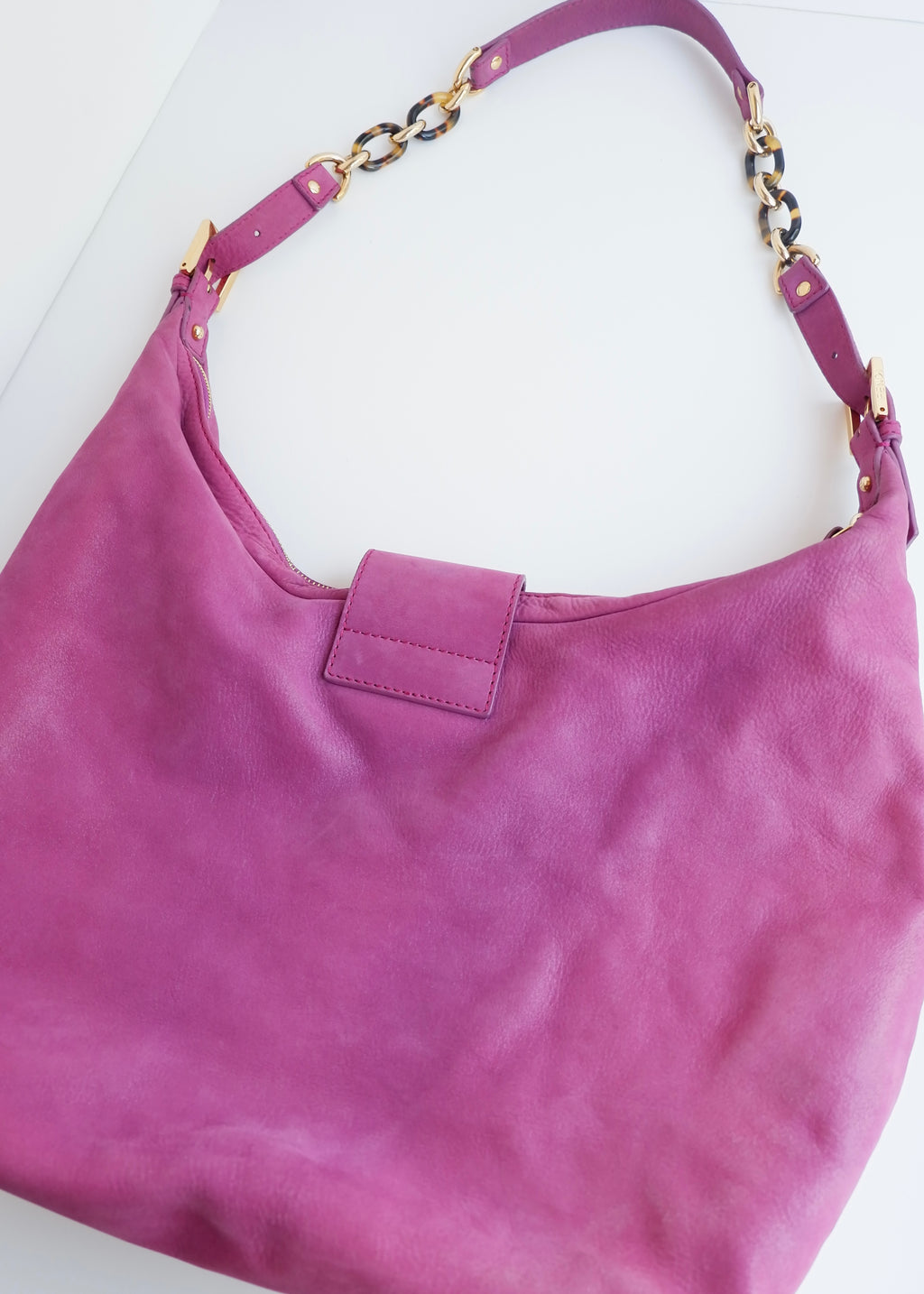Authentique sac porté épaule Fendi hobo en daim magenta d'occasion