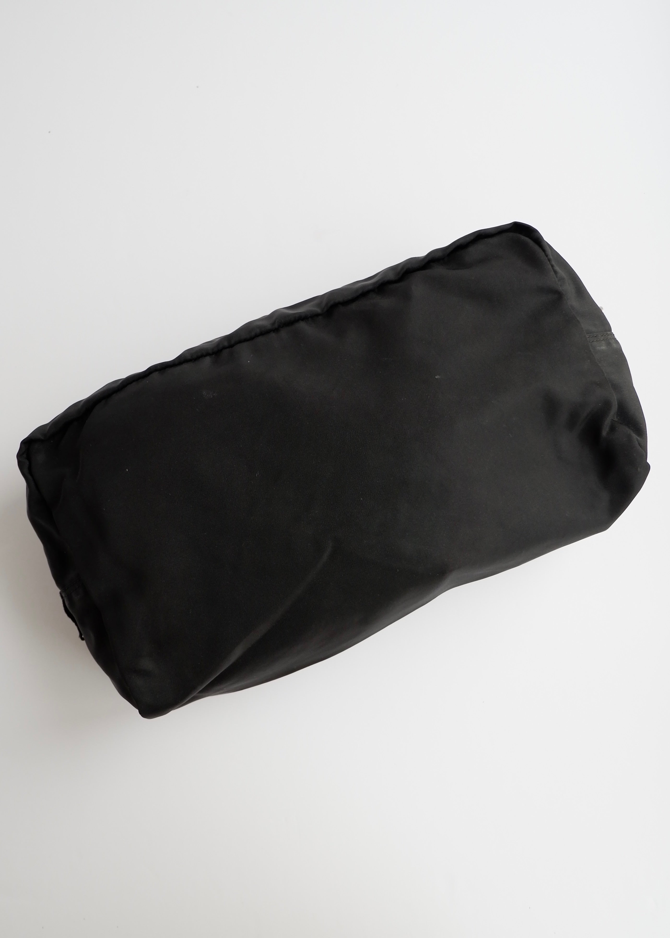 Authentique Pochette Prada Noire en Nylon Grand Modèle d'occasion
