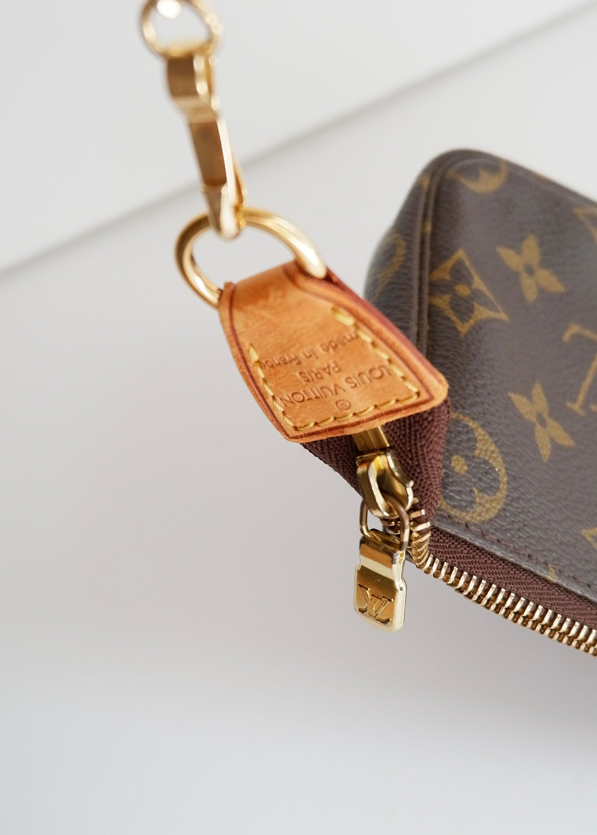Preowned Louis Vuitton Monogram Bucket Bag GM W. Pouch