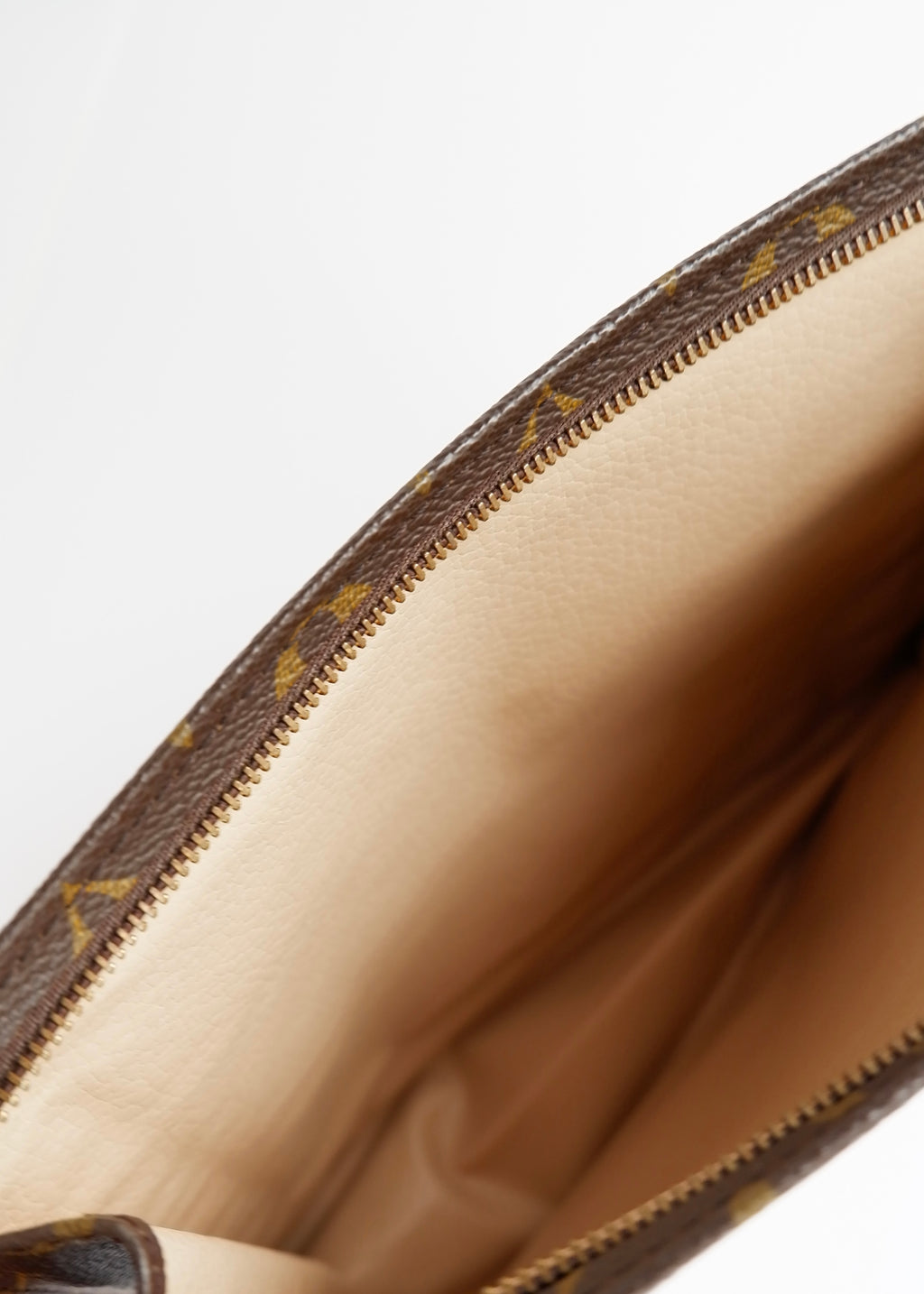 Preowned Louis Vuitton Monogram Toiletry 26 Pouch