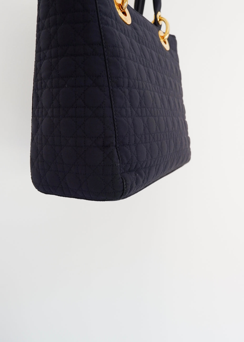 Sac à main Christian Dior Lady Dior Medium en toile bleu marine, d'occasion authentique, avec accastillage doré