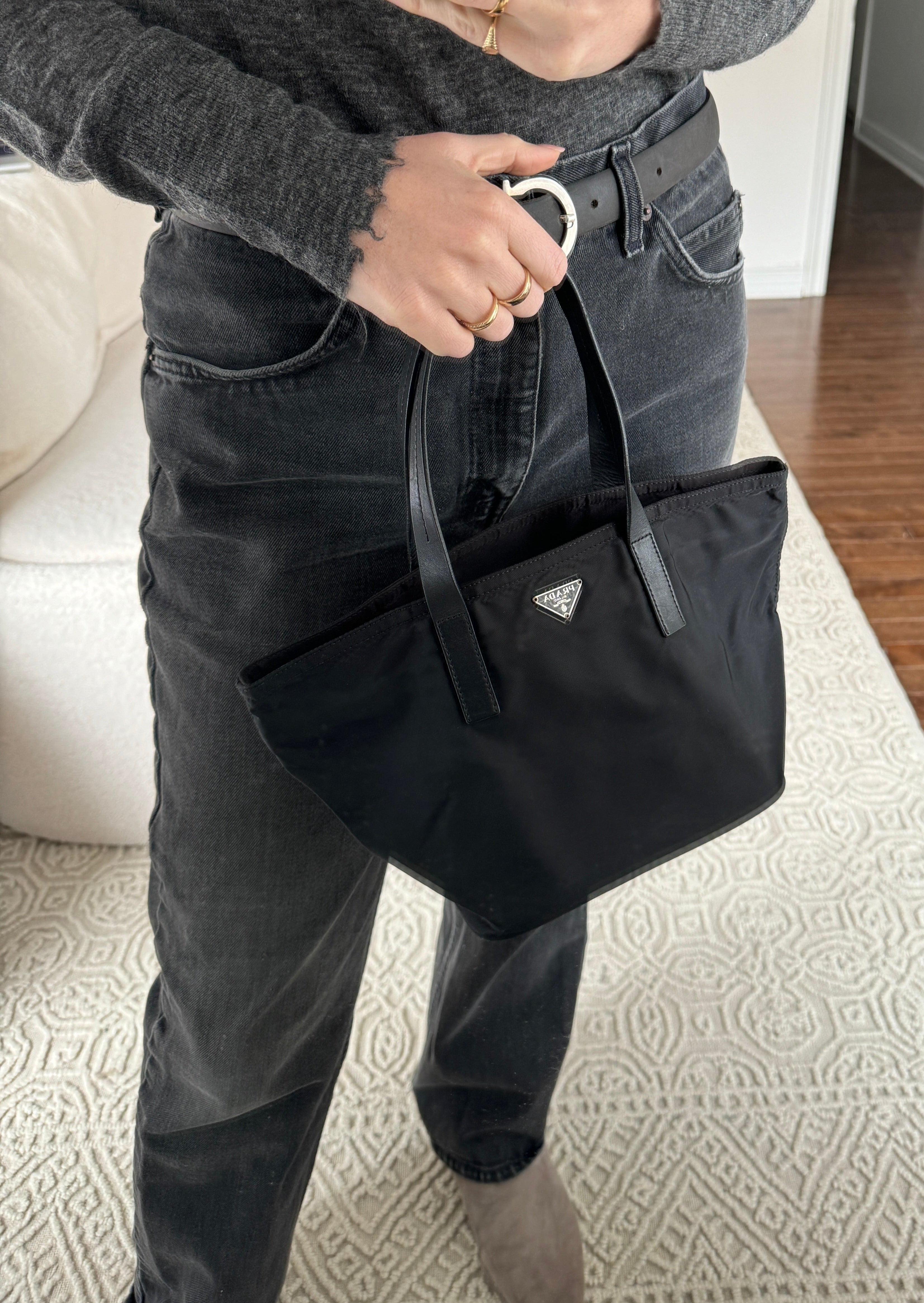 Authentique Sac Micro fourre-tout/bandoulière Prada en nylon noir d'occasion